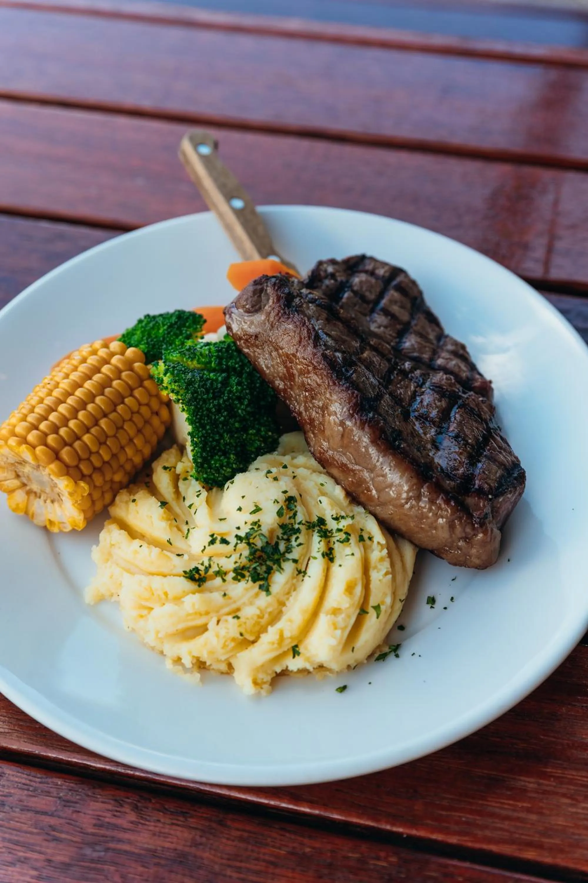 Restaurant/places to eat in The Mayfair Emerald