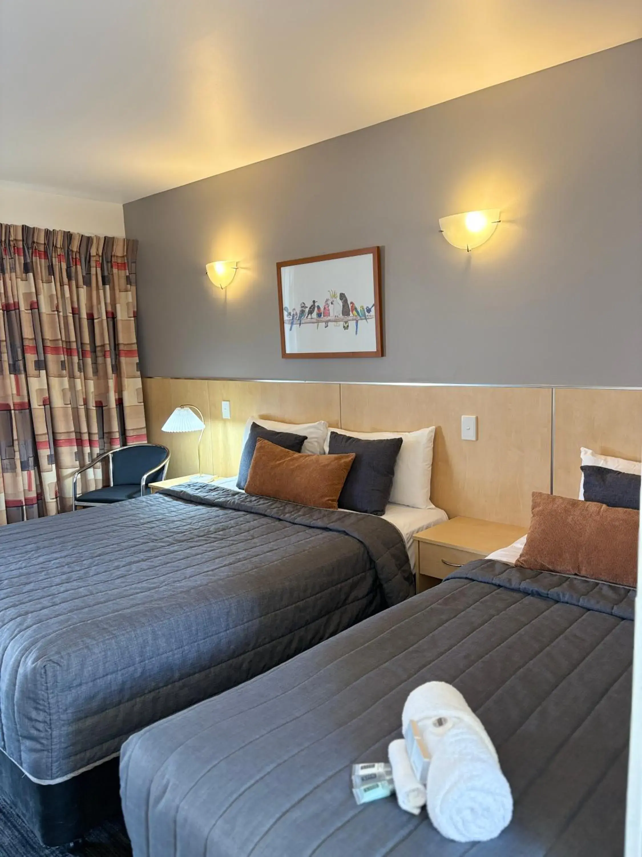 Triple Room in The Mayfair Emerald Triple Room in The Mayfair Emerald