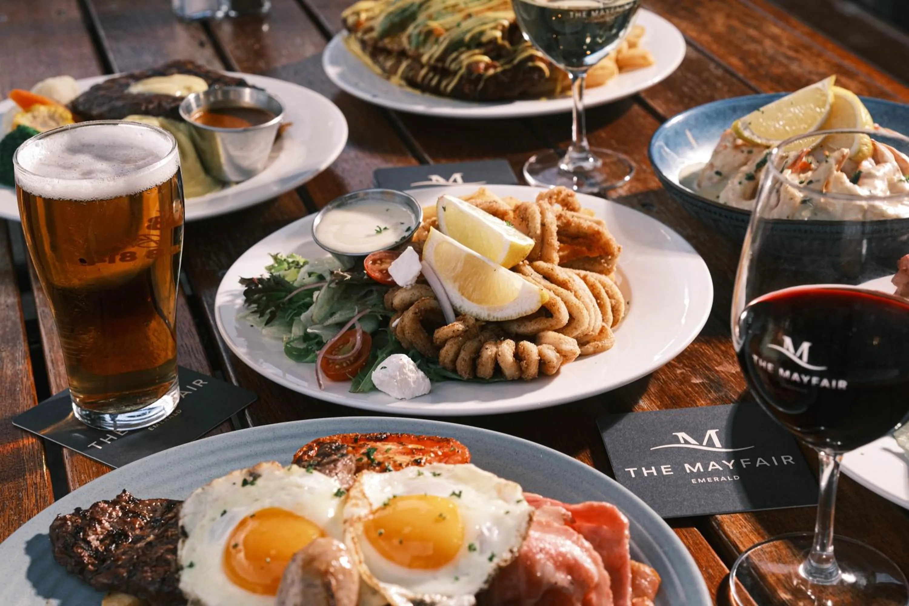 Food and drinks in The Mayfair Emerald