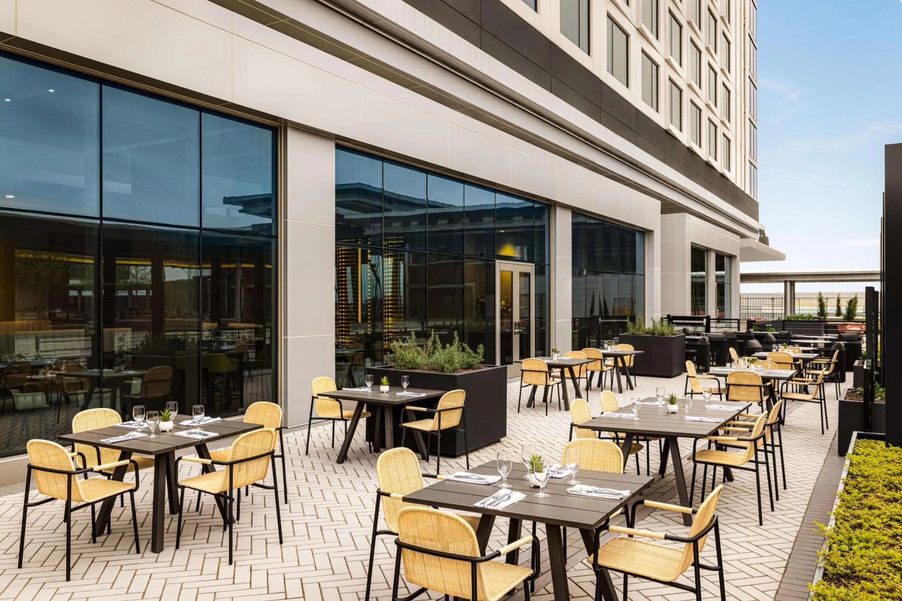 Restaurant/places to eat in Hilton BNA Nashville Airport Terminal