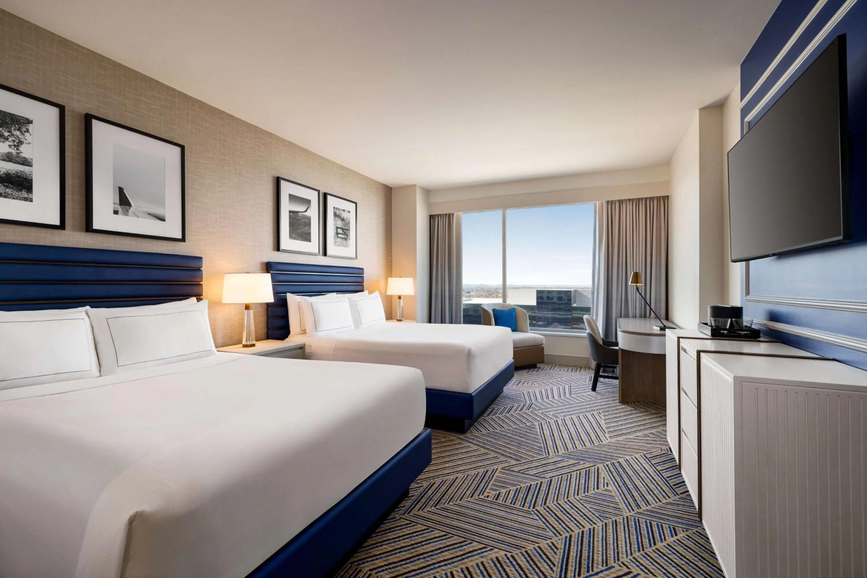 Bed in Hilton BNA Nashville Airport Terminal