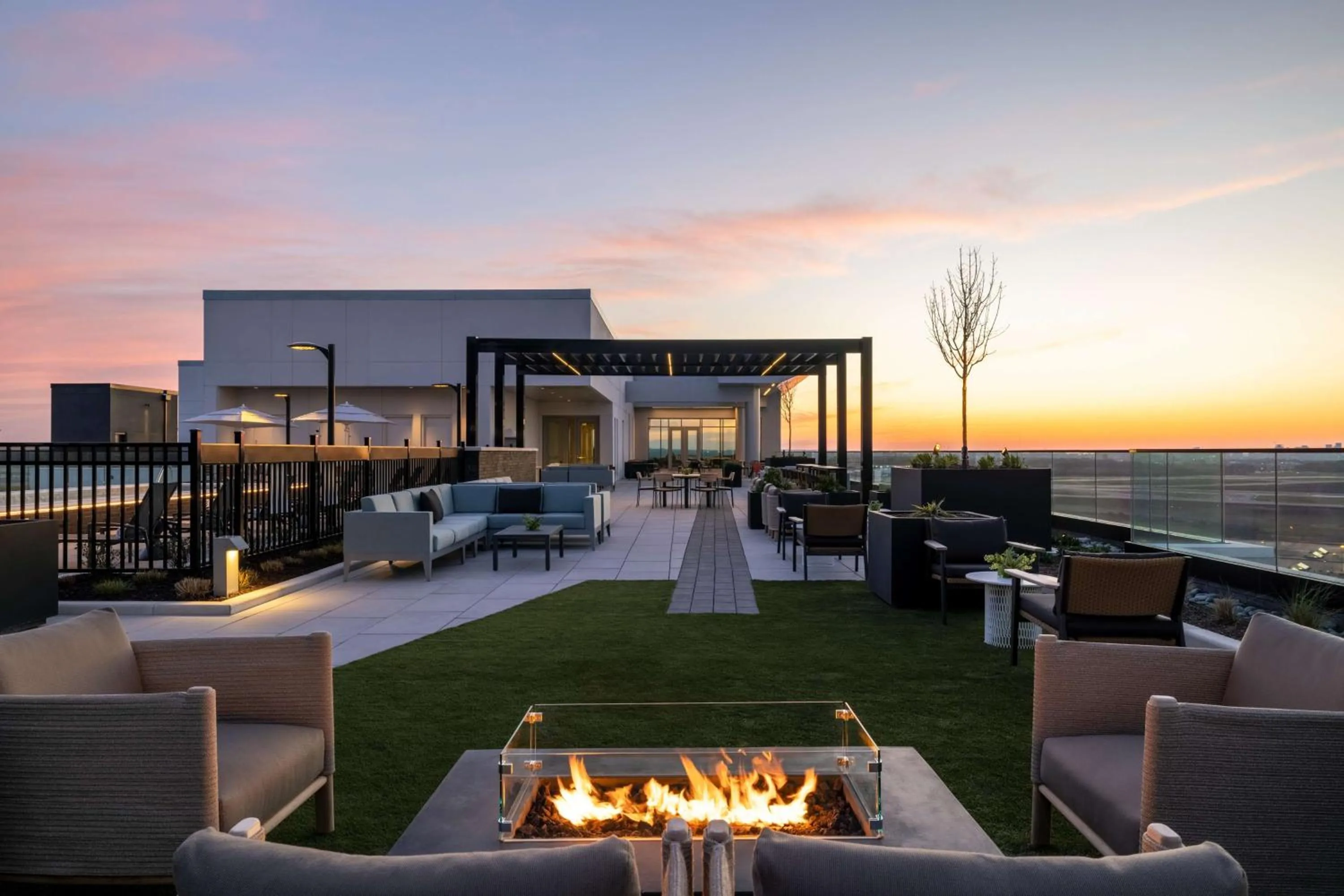 Restaurant/places to eat in Hilton BNA Nashville Airport Terminal