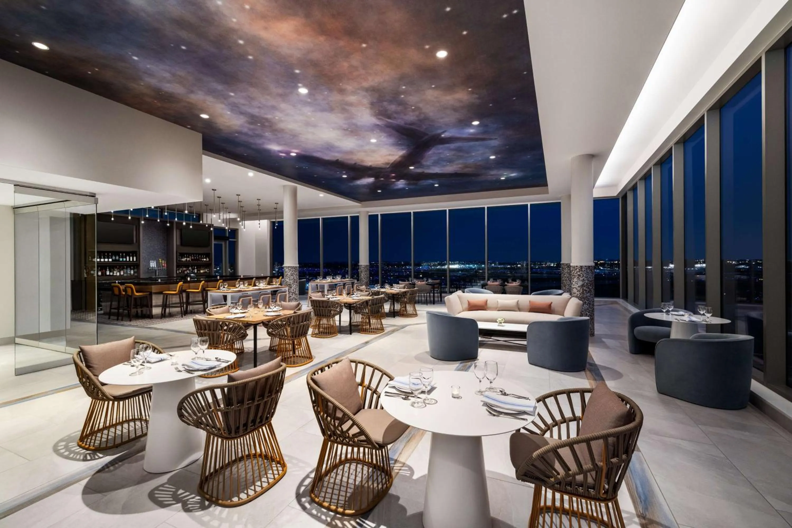 Lounge or bar in Hilton BNA Nashville Airport Terminal