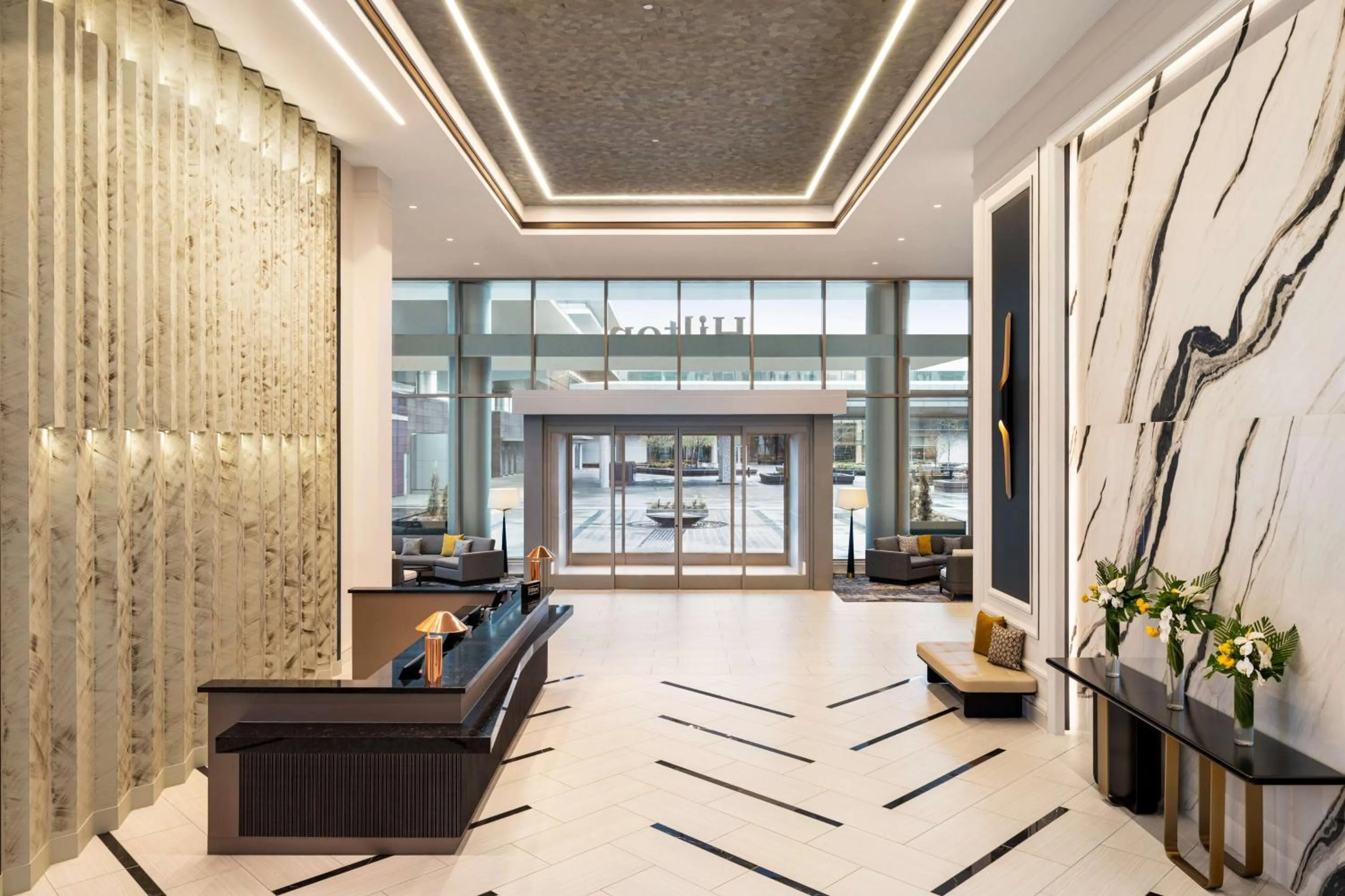 Lobby or reception in Hilton BNA Nashville Airport Terminal