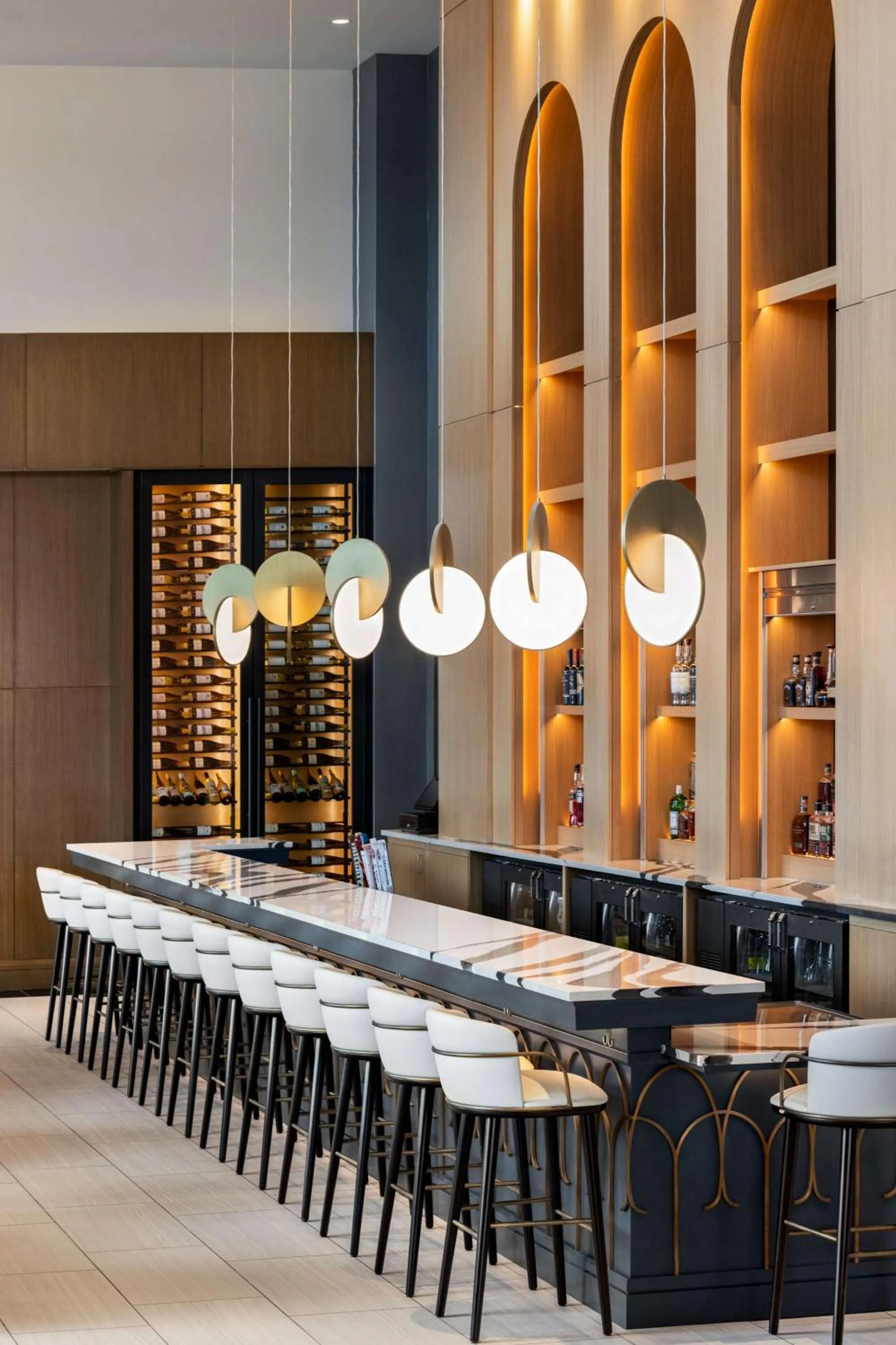 Communal lounge/ TV room in Hilton BNA Nashville Airport Terminal