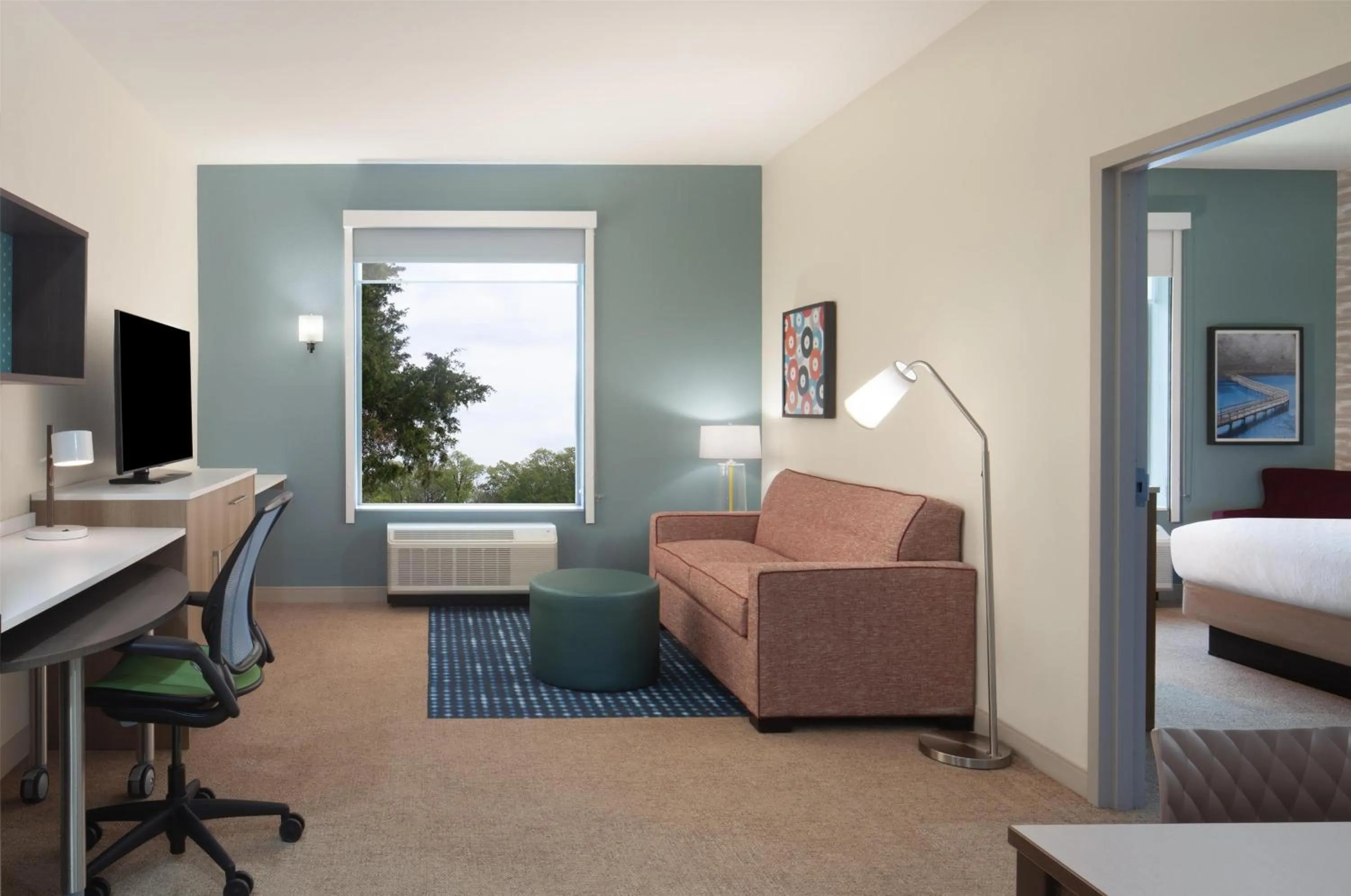 Living room, Bed in Home2 Suites By Hilton Jackson