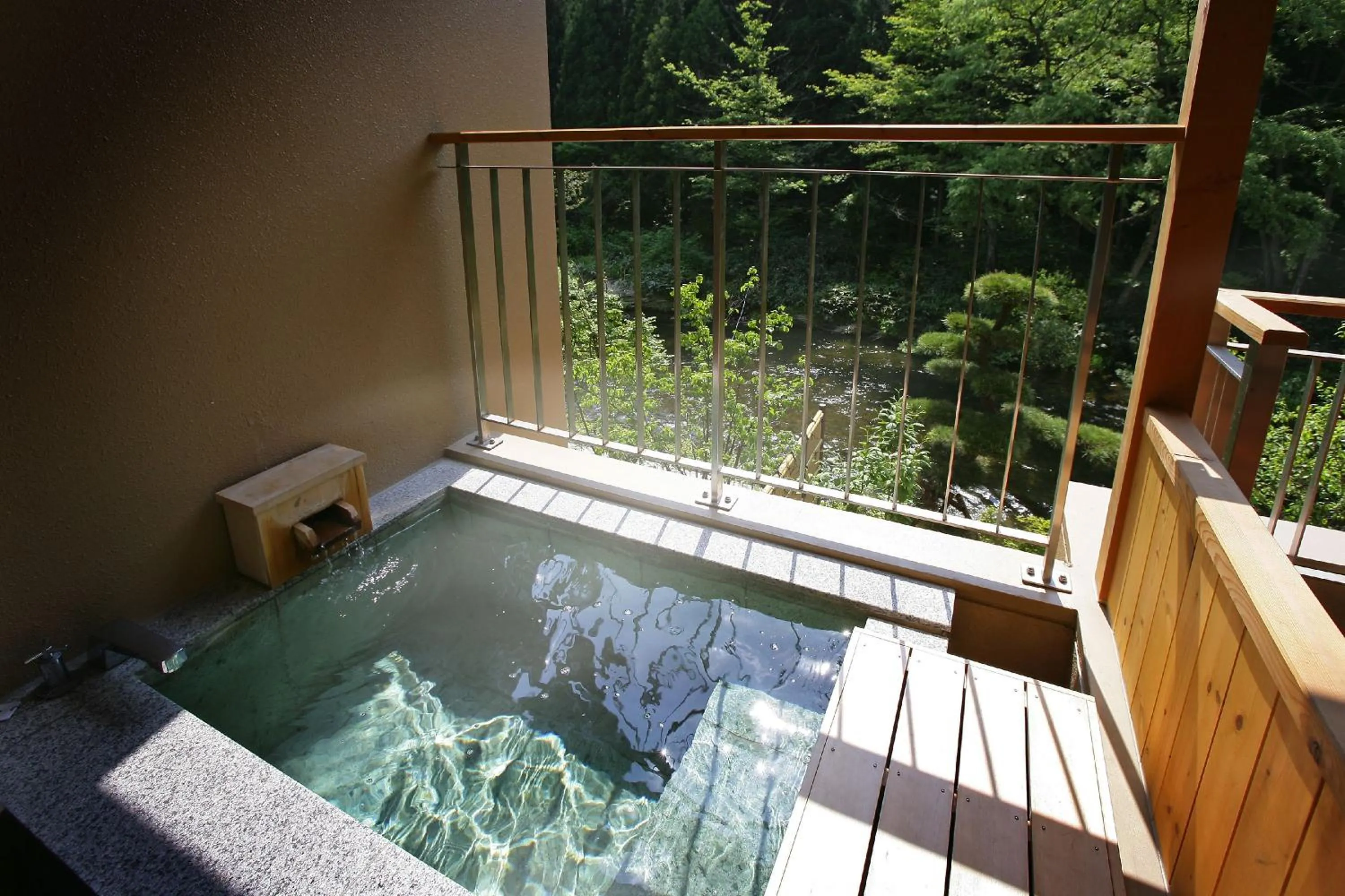 Hot Spring Bath in 游泉志だて