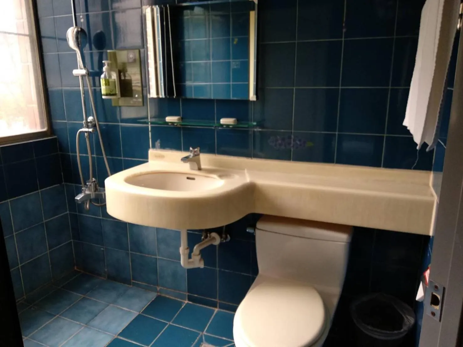 Shower in @ Tainan Inn