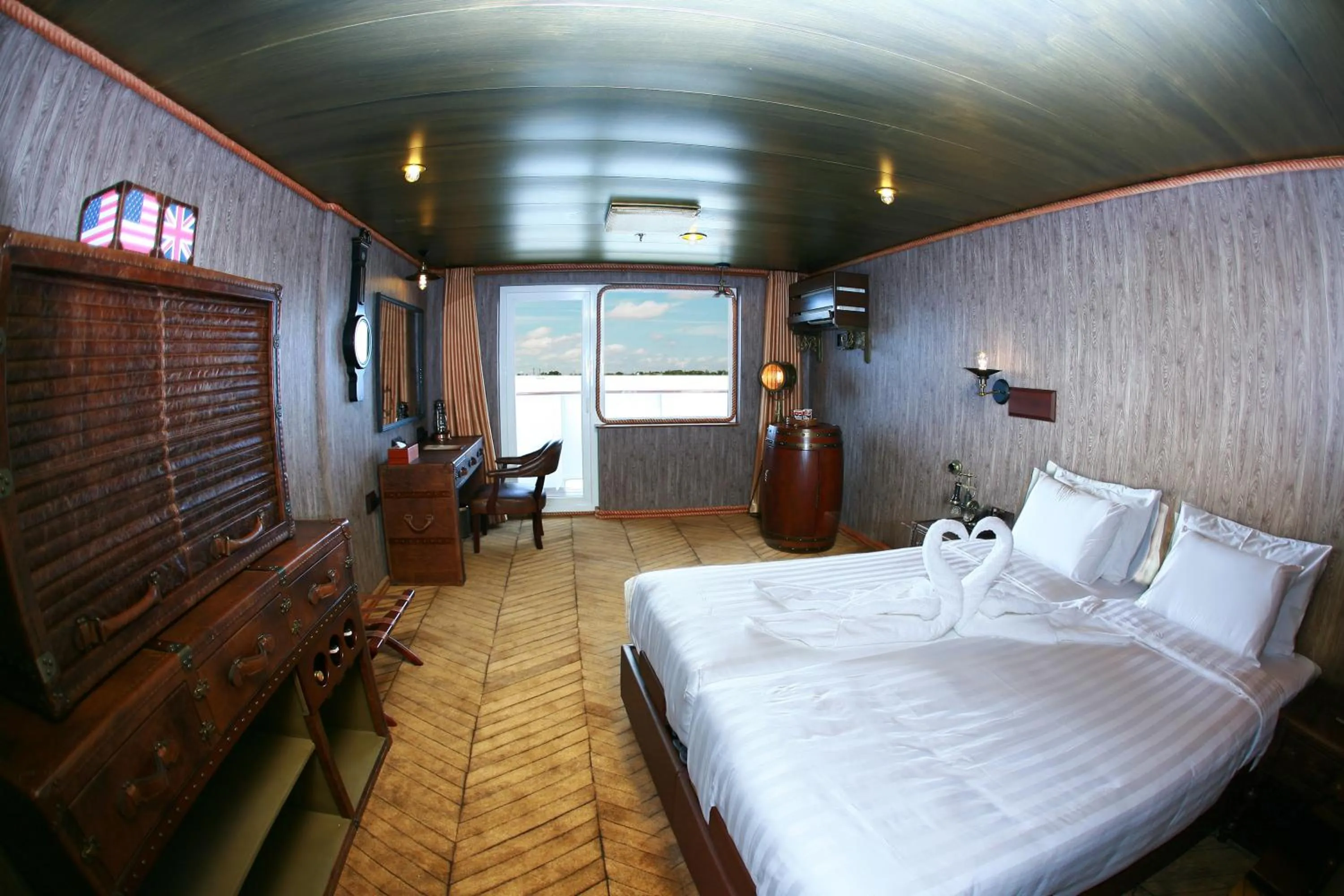 Bed in Vintage Luxury Yacht Hotel
