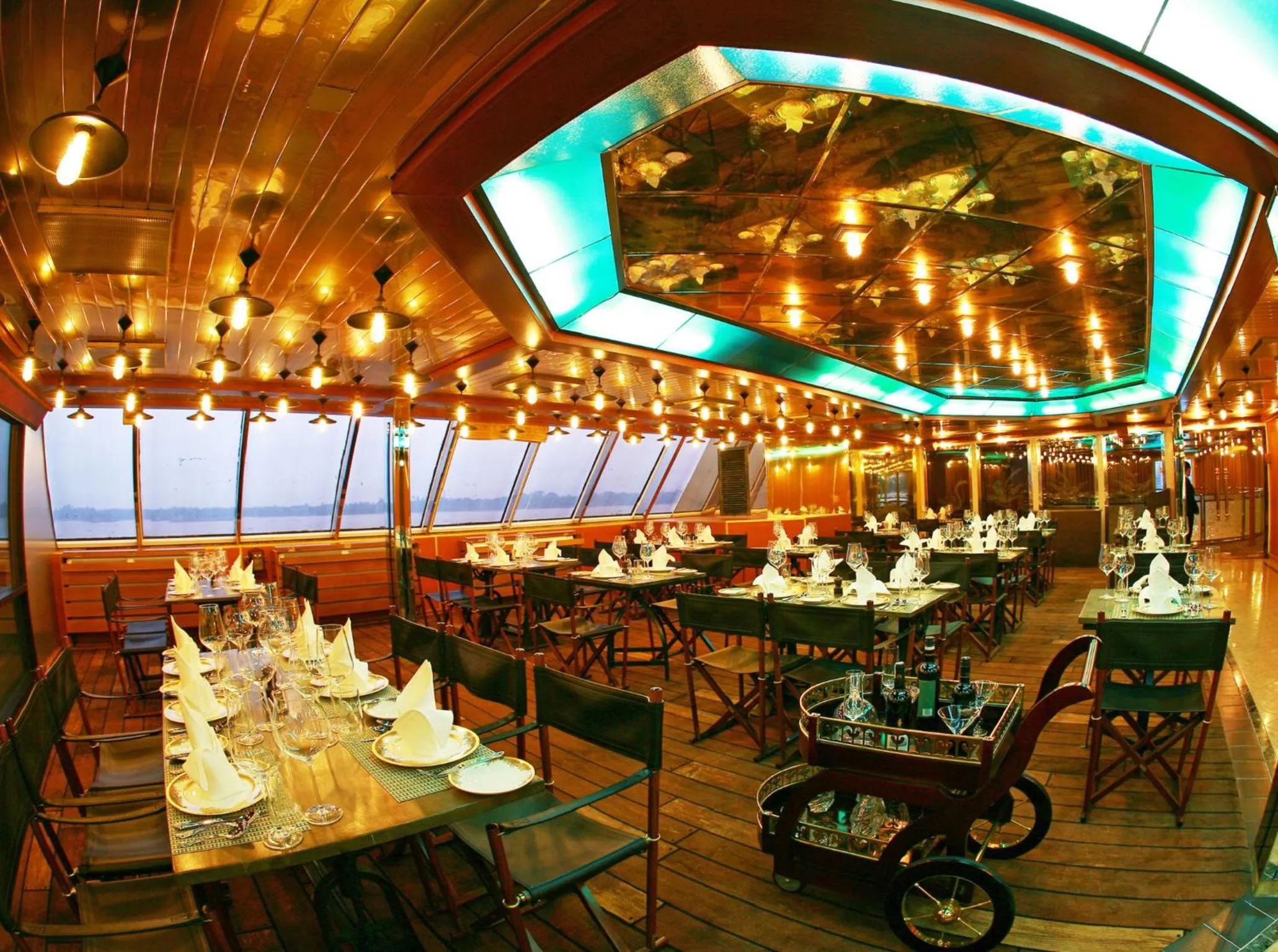 Restaurant/places to eat in Vintage Luxury Yacht Hotel