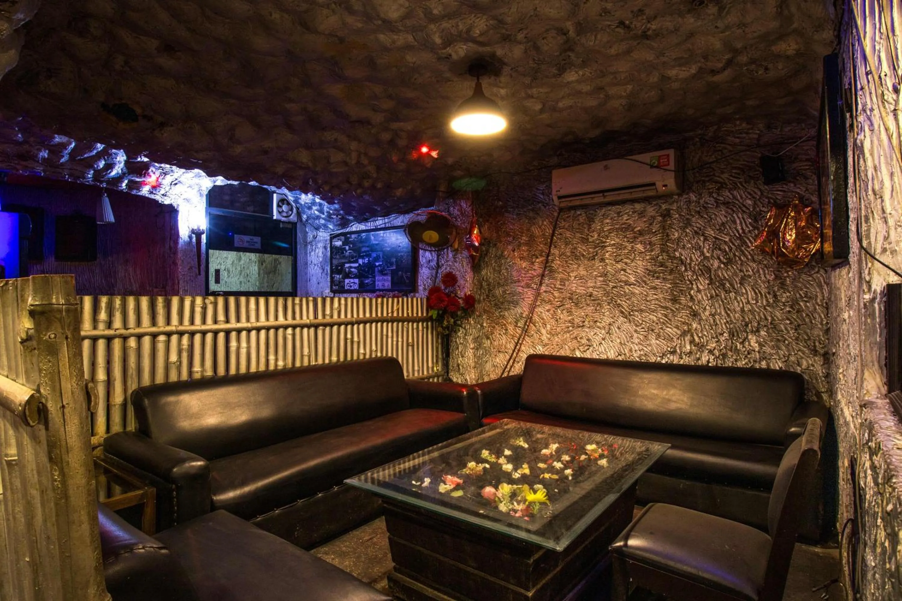 Restaurant/places to eat in Hotel Rockland & Restaurant