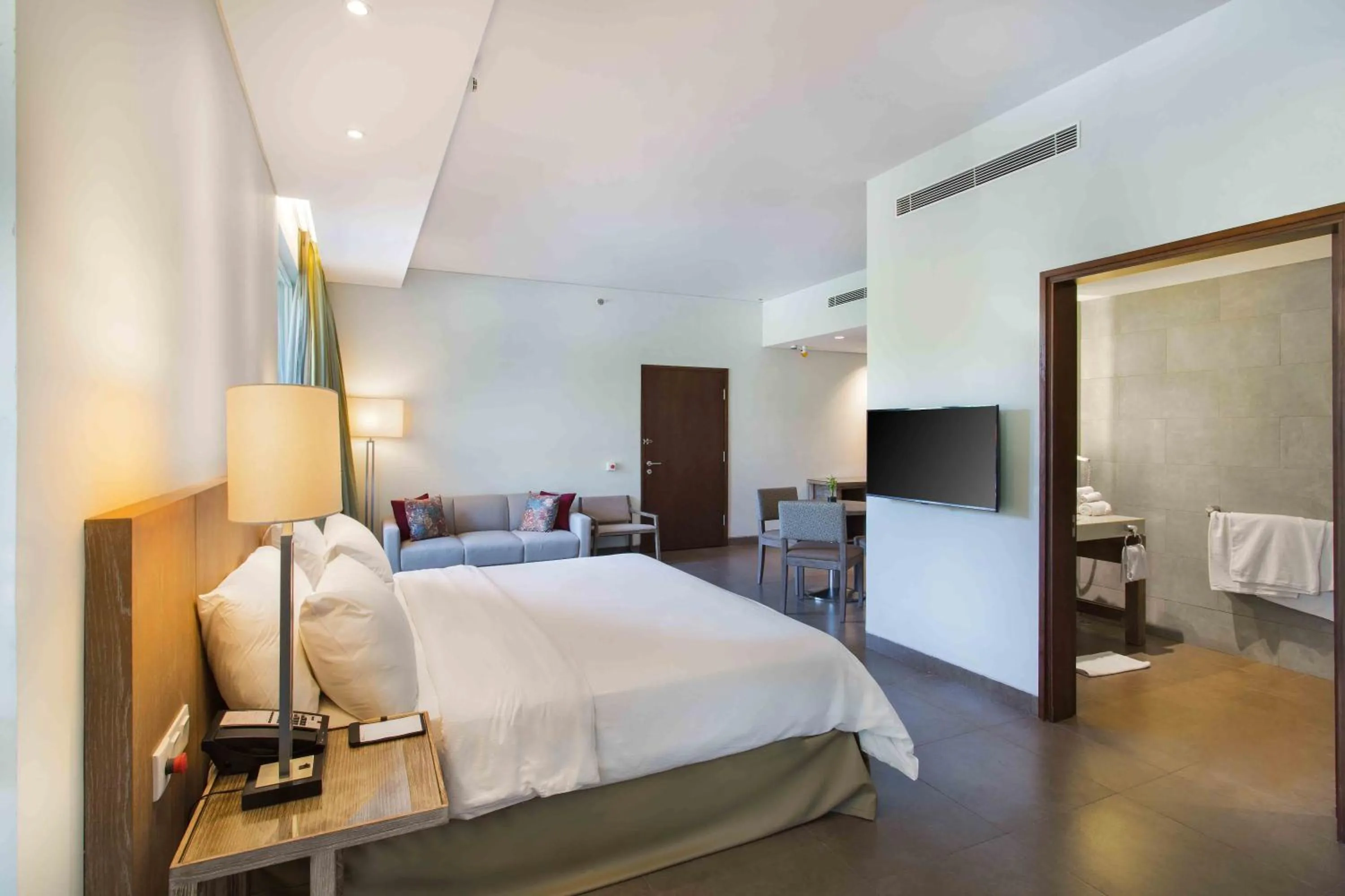 Bedroom, Bed in Hilton Garden Inn Bali Ngurah Rai Airport
