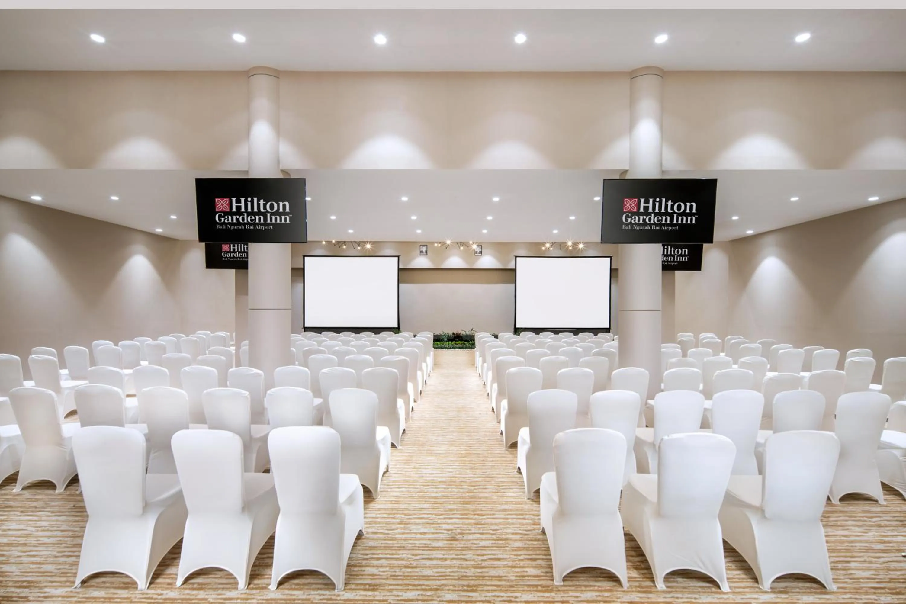Meeting/conference room in Hilton Garden Inn Bali Ngurah Rai Airport