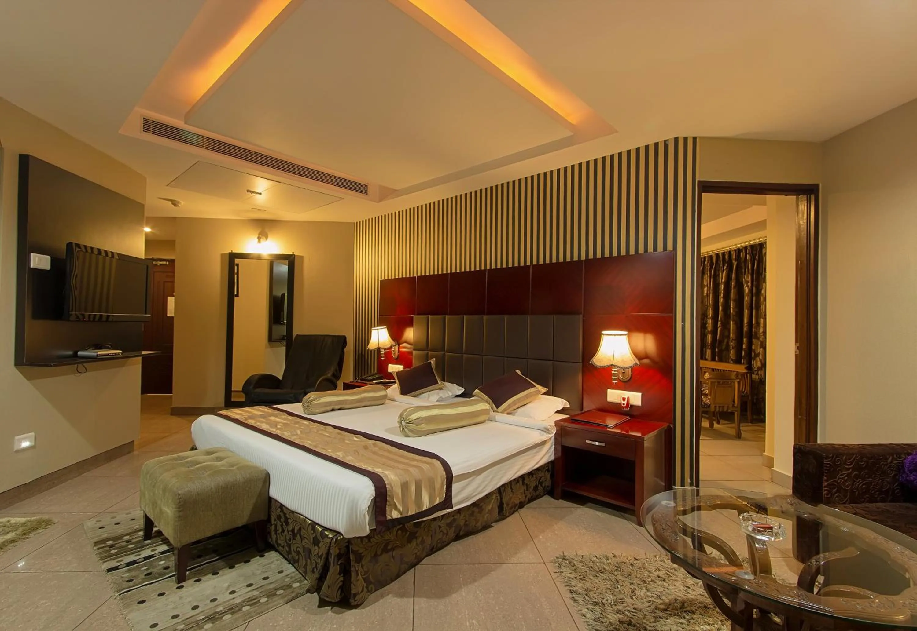 Photo of the whole room, Bed in Hotel Gateway Grandeur