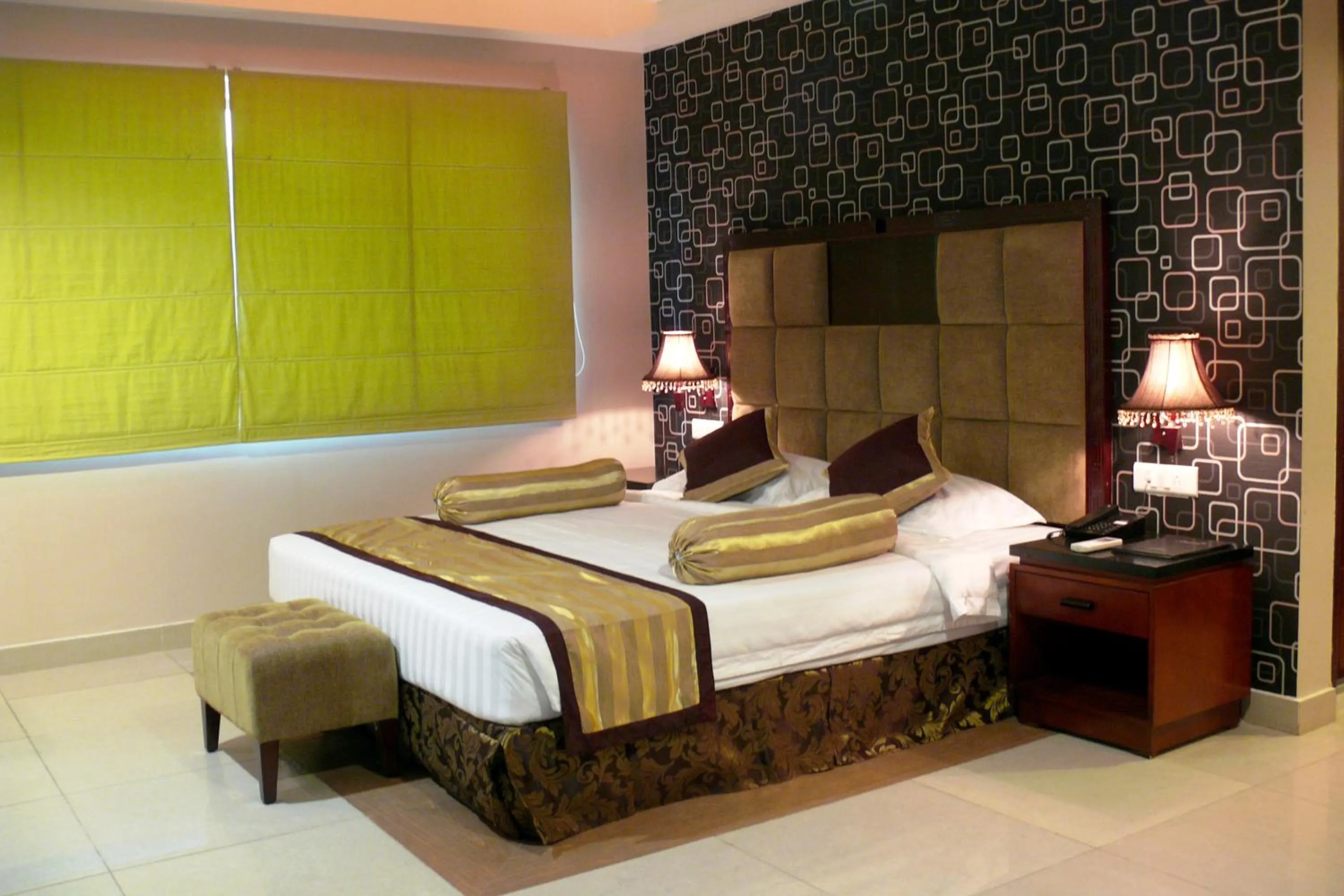 Bed in Hotel Gateway Grandeur