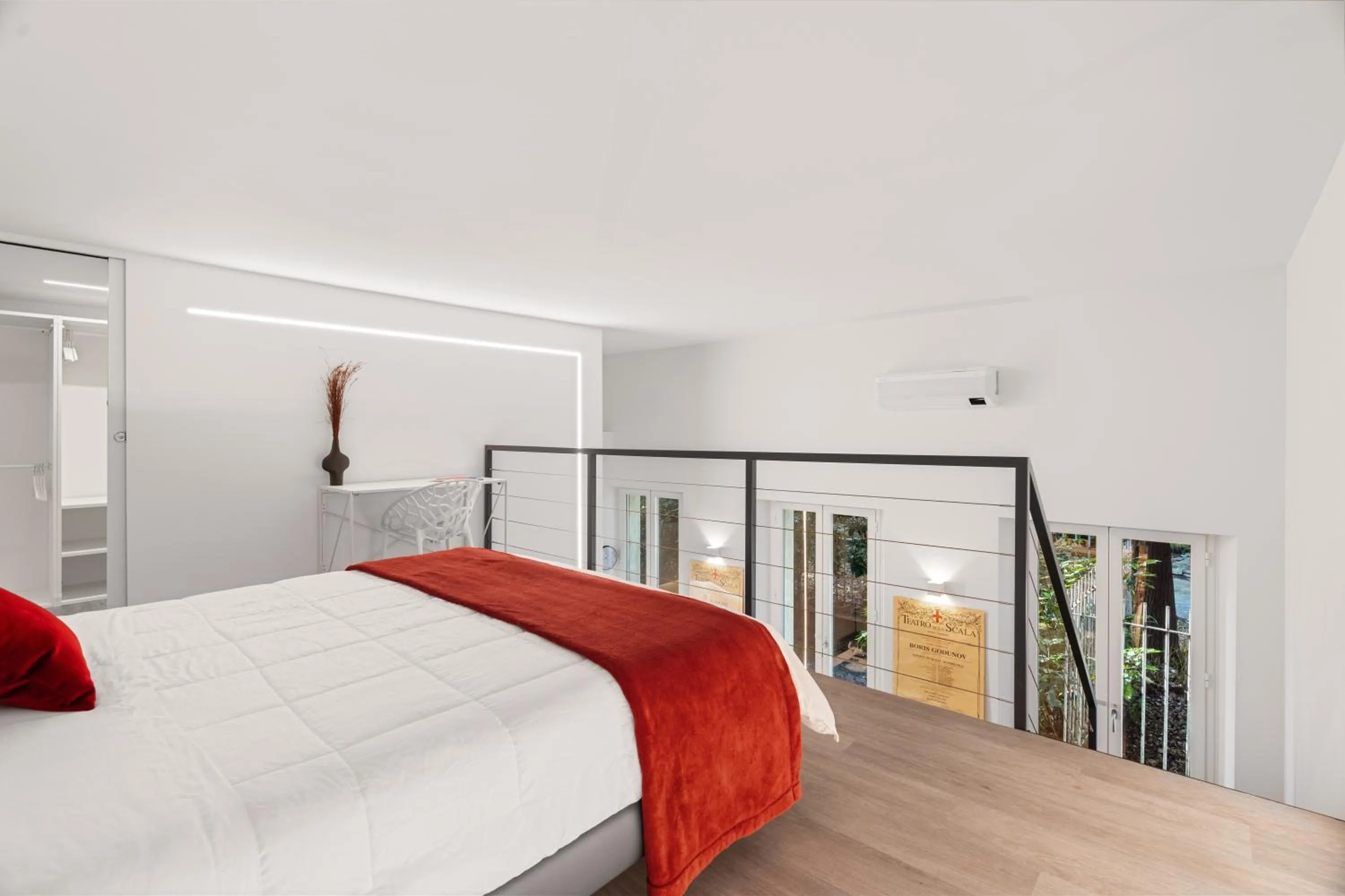 Modern Quiet Super Central Luxury Apartment