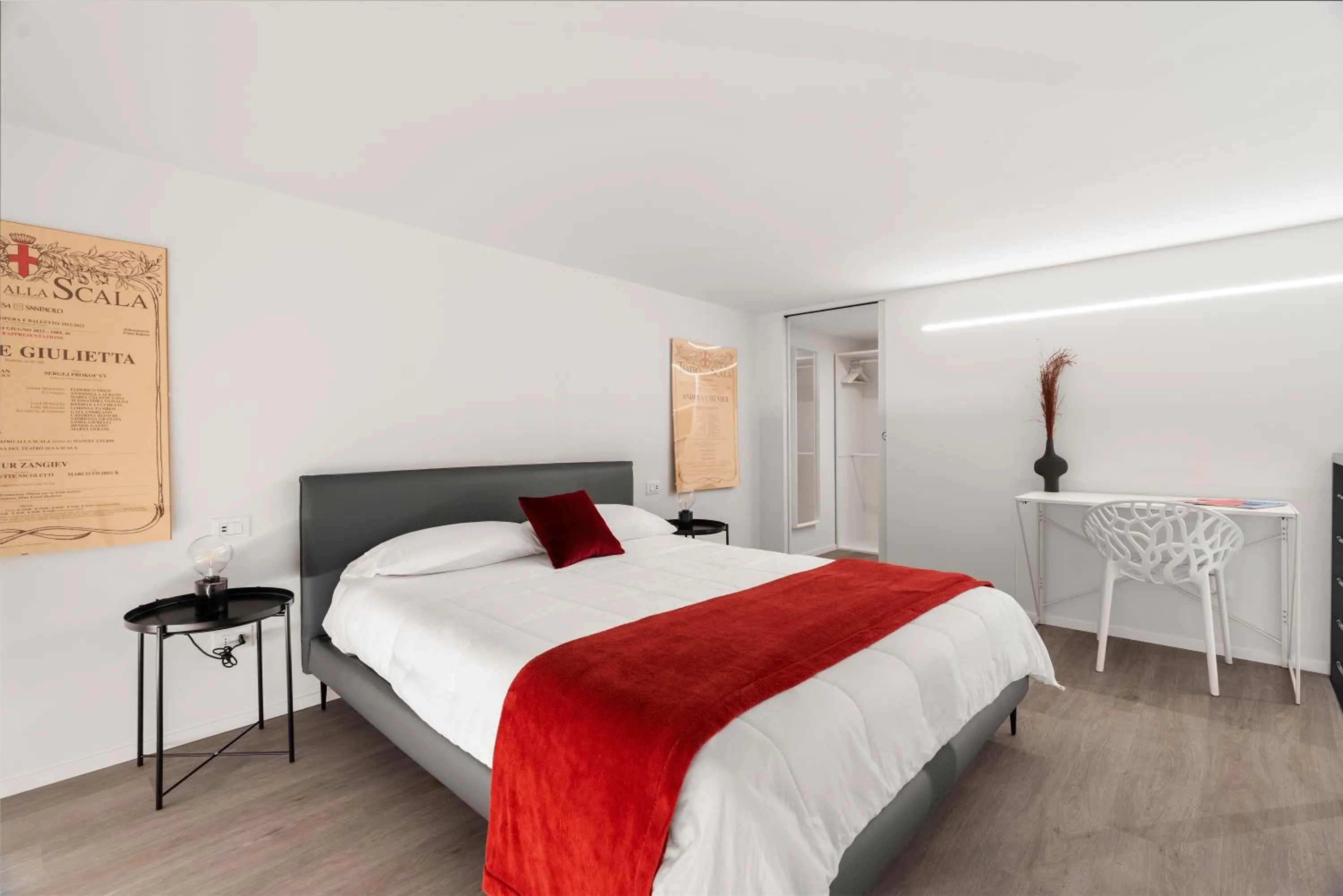 Modern Quiet Super Central Luxury Apartment
