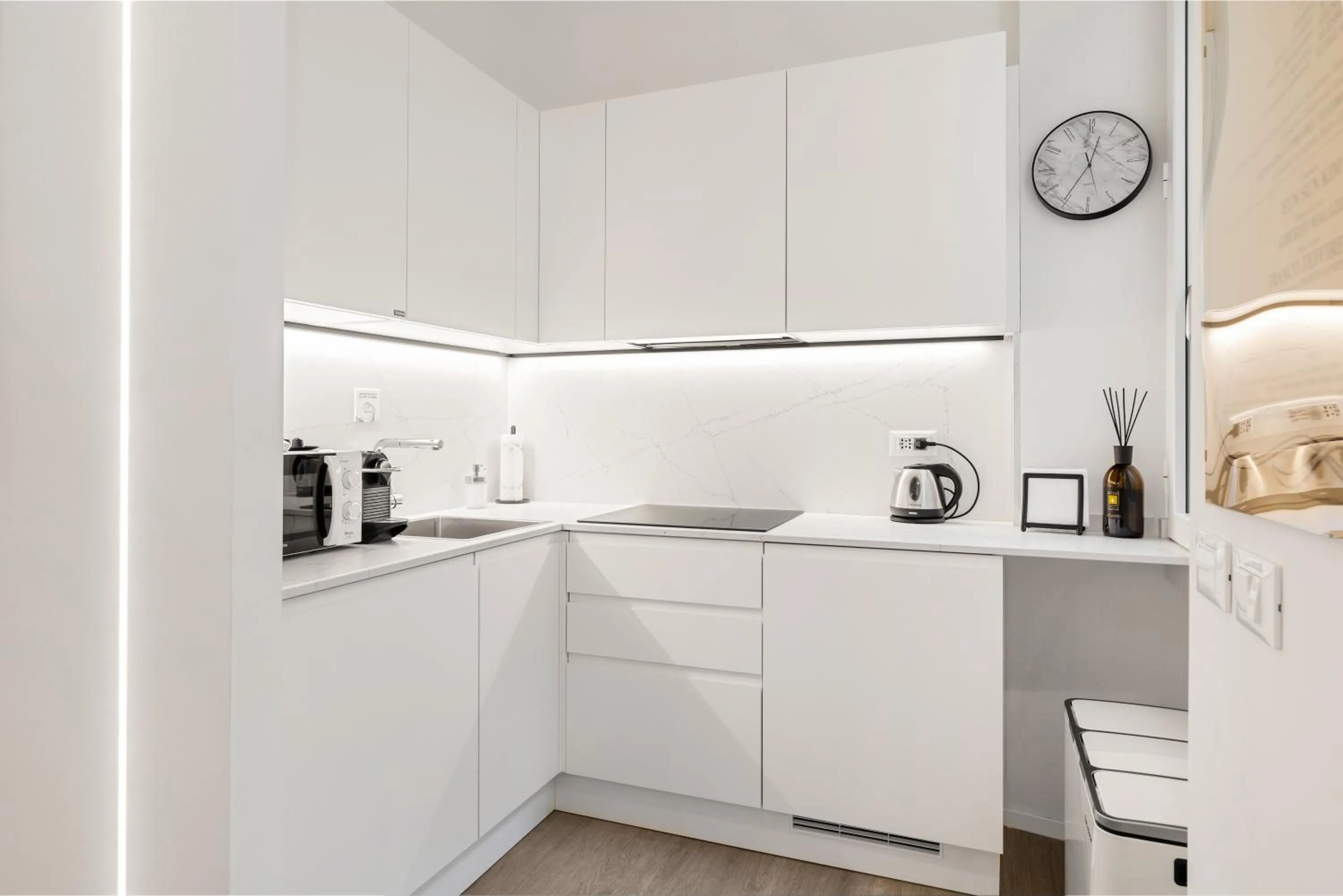 Modern Quiet Super Central Luxury Apartment