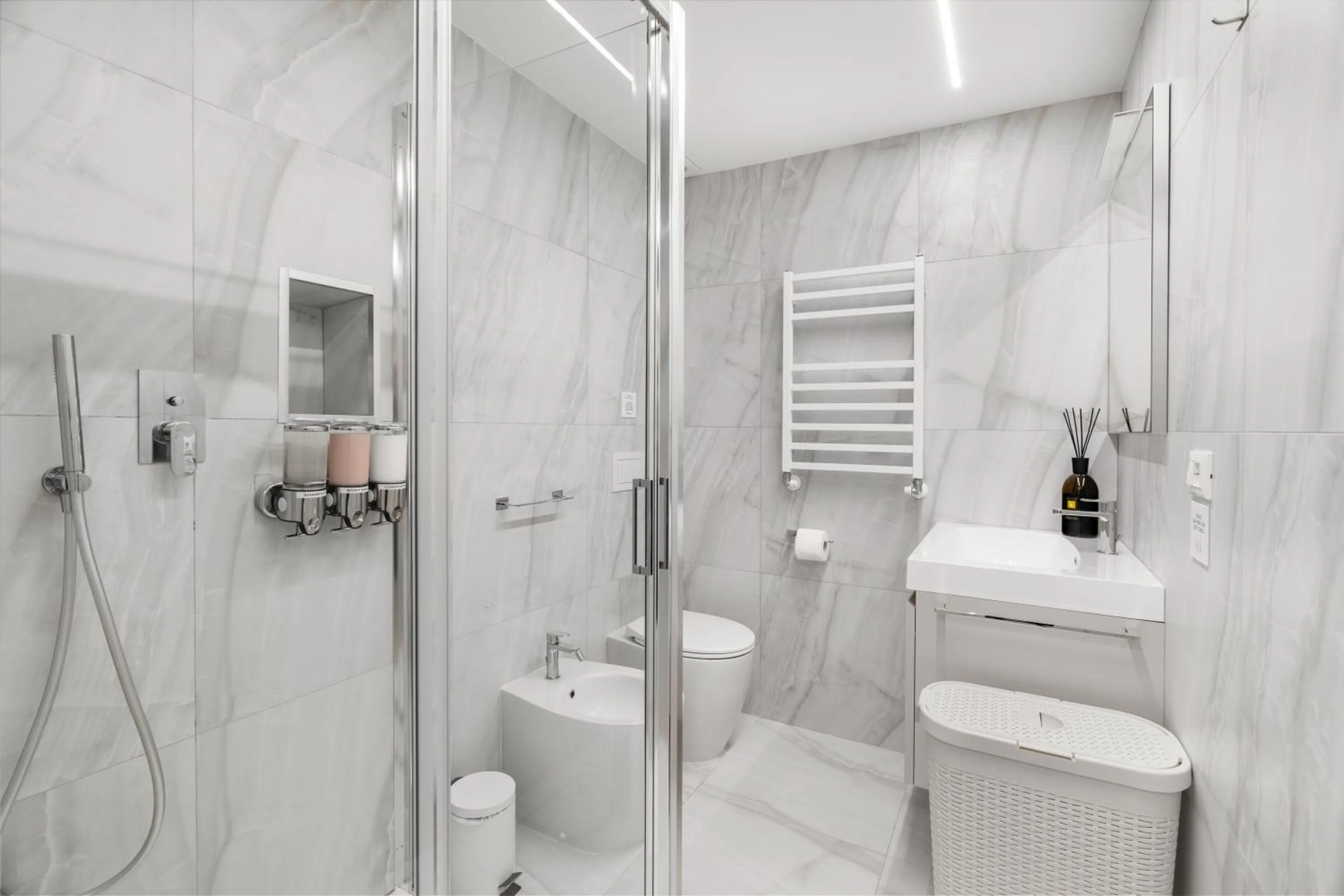 Modern Quiet Super Central Luxury Apartment