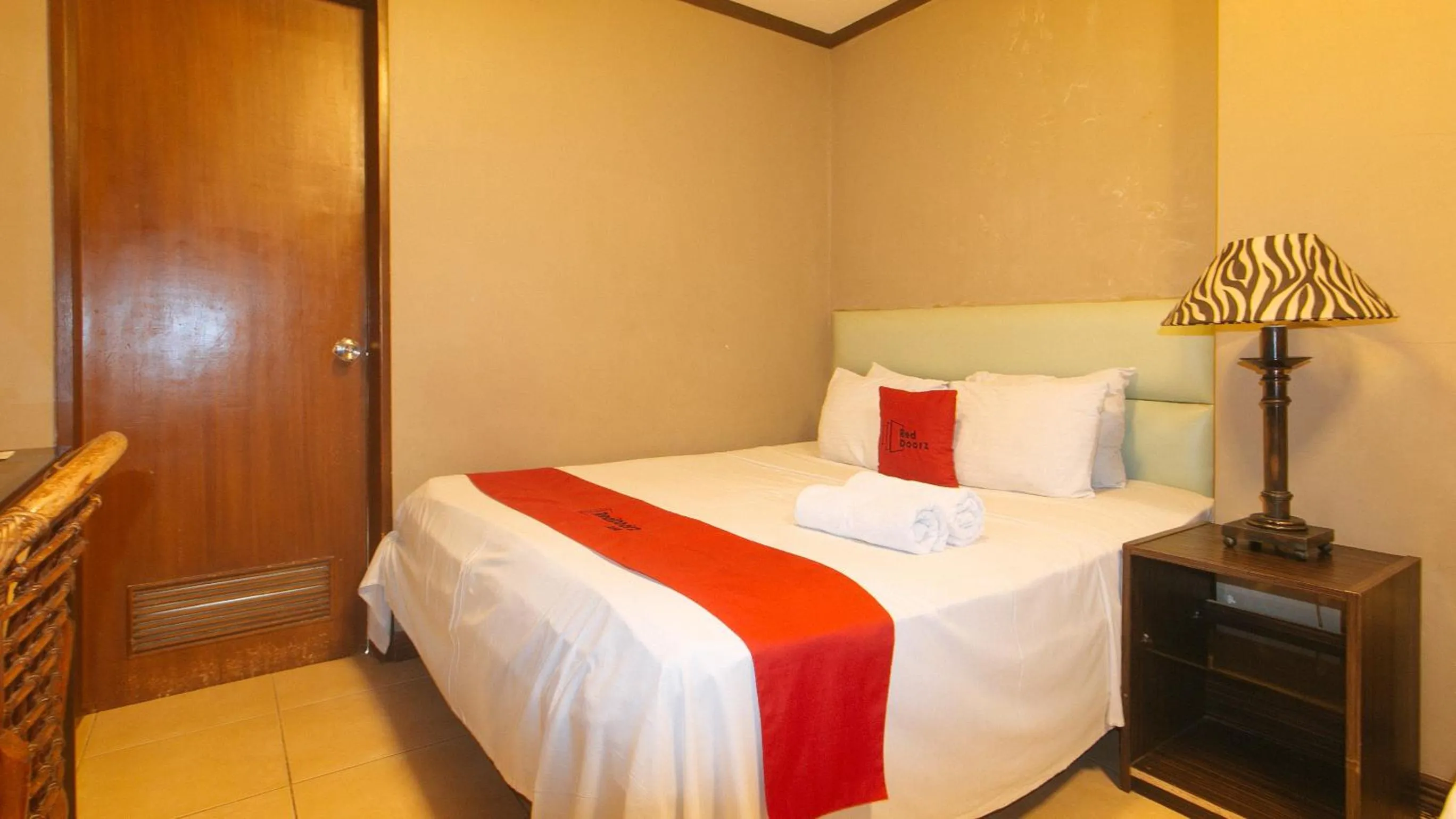 Bedroom, Bed in RedDoorz Plus New Era Budget Hotel Mabolo former RedDoorz near Landers Superstore Cebu City