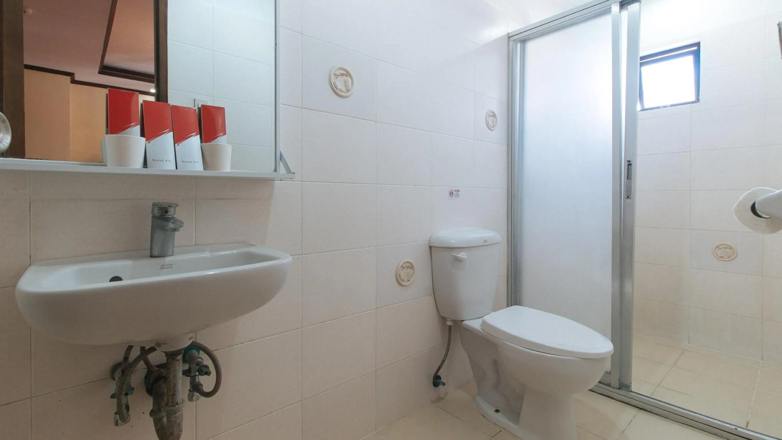 Toilet in RedDoorz Plus New Era Budget Hotel Mabolo former RedDoorz near Landers Superstore Cebu City