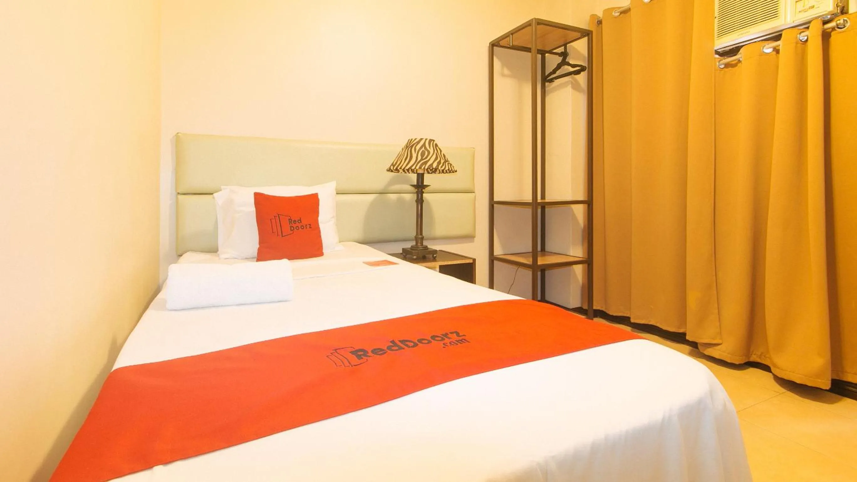 Photo of the whole room, Bed in RedDoorz Plus New Era Budget Hotel Mabolo former RedDoorz near Landers Superstore Cebu City