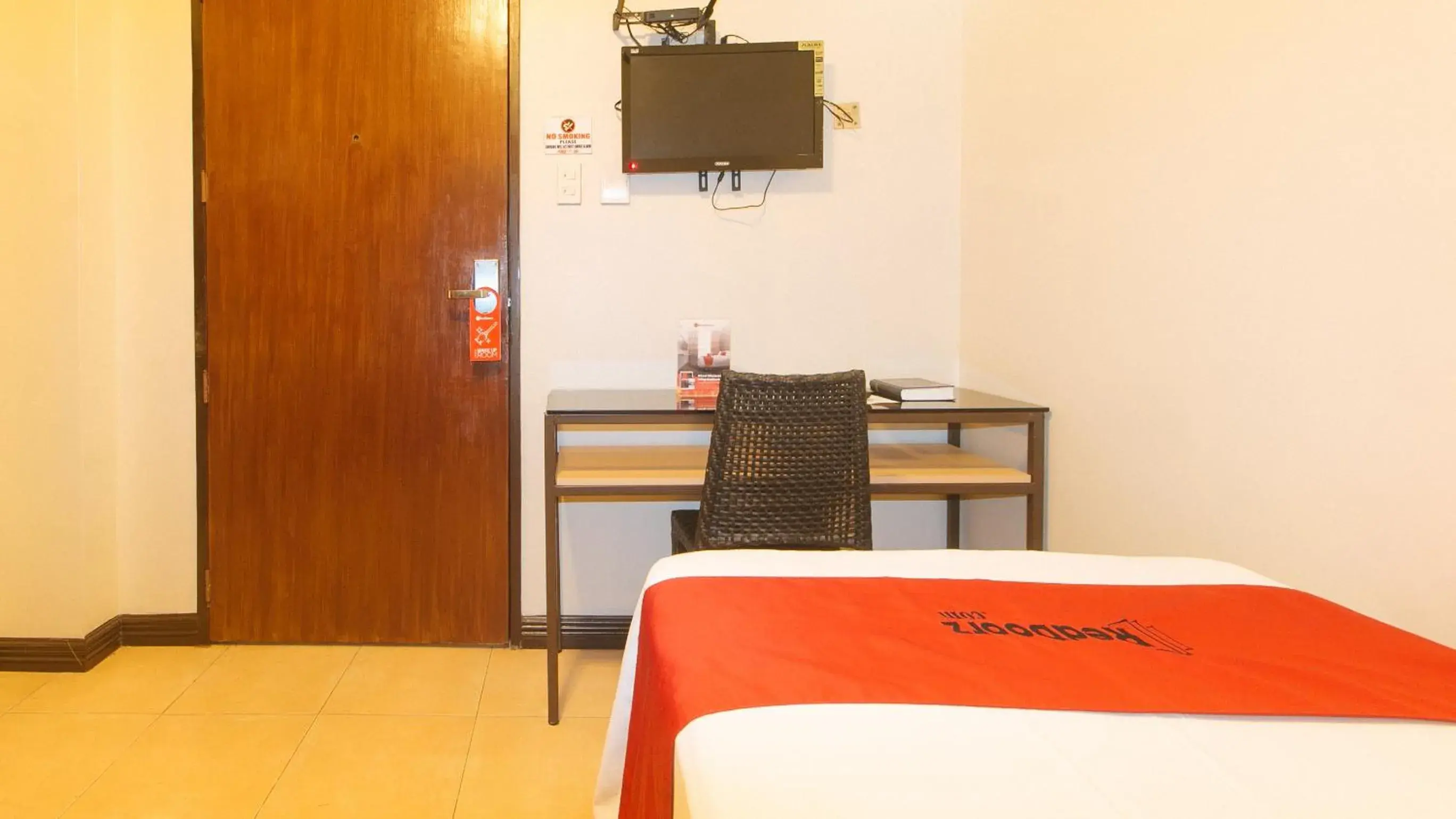 Bedroom, Bed in RedDoorz Plus New Era Budget Hotel Mabolo former RedDoorz near Landers Superstore Cebu City Bedroom, Bed in RedDoorz Plus New Era Budget Hotel Mabolo former RedDoorz near Landers Superstore Cebu City