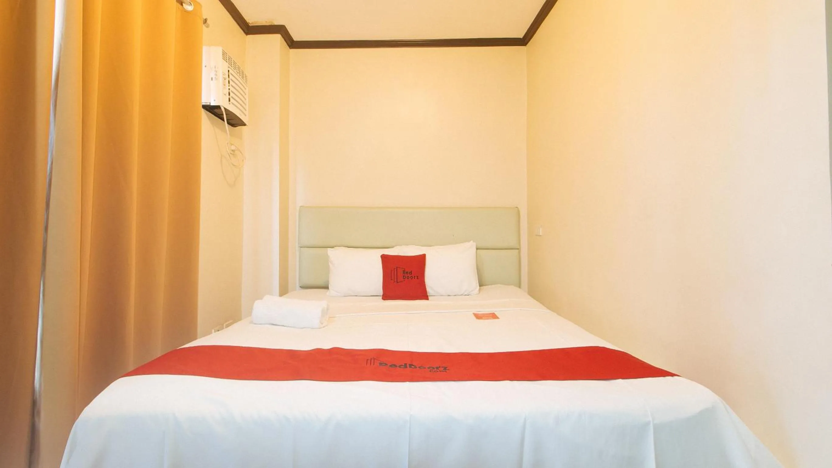 Bedroom, Bed in RedDoorz Plus New Era Budget Hotel Mabolo former RedDoorz near Landers Superstore Cebu City