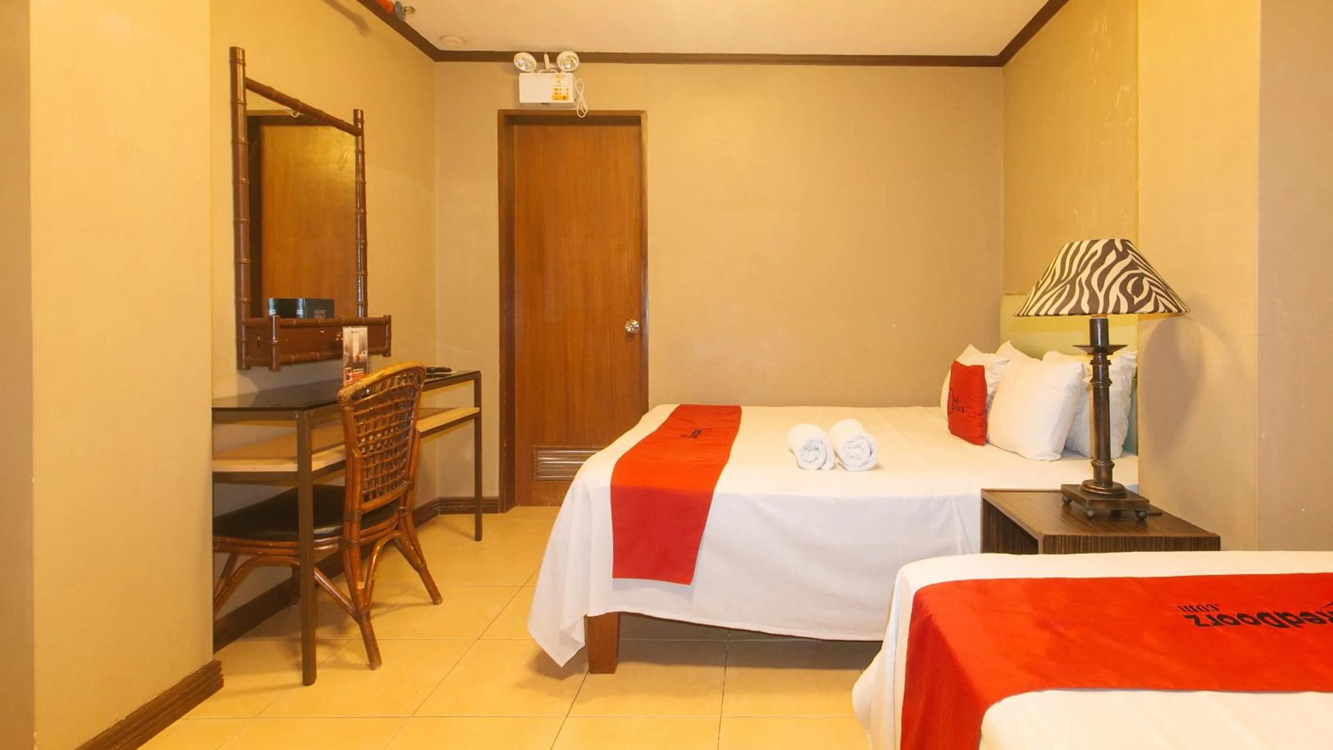 Bed in RedDoorz Plus New Era Budget Hotel Mabolo former RedDoorz near Landers Superstore Cebu City