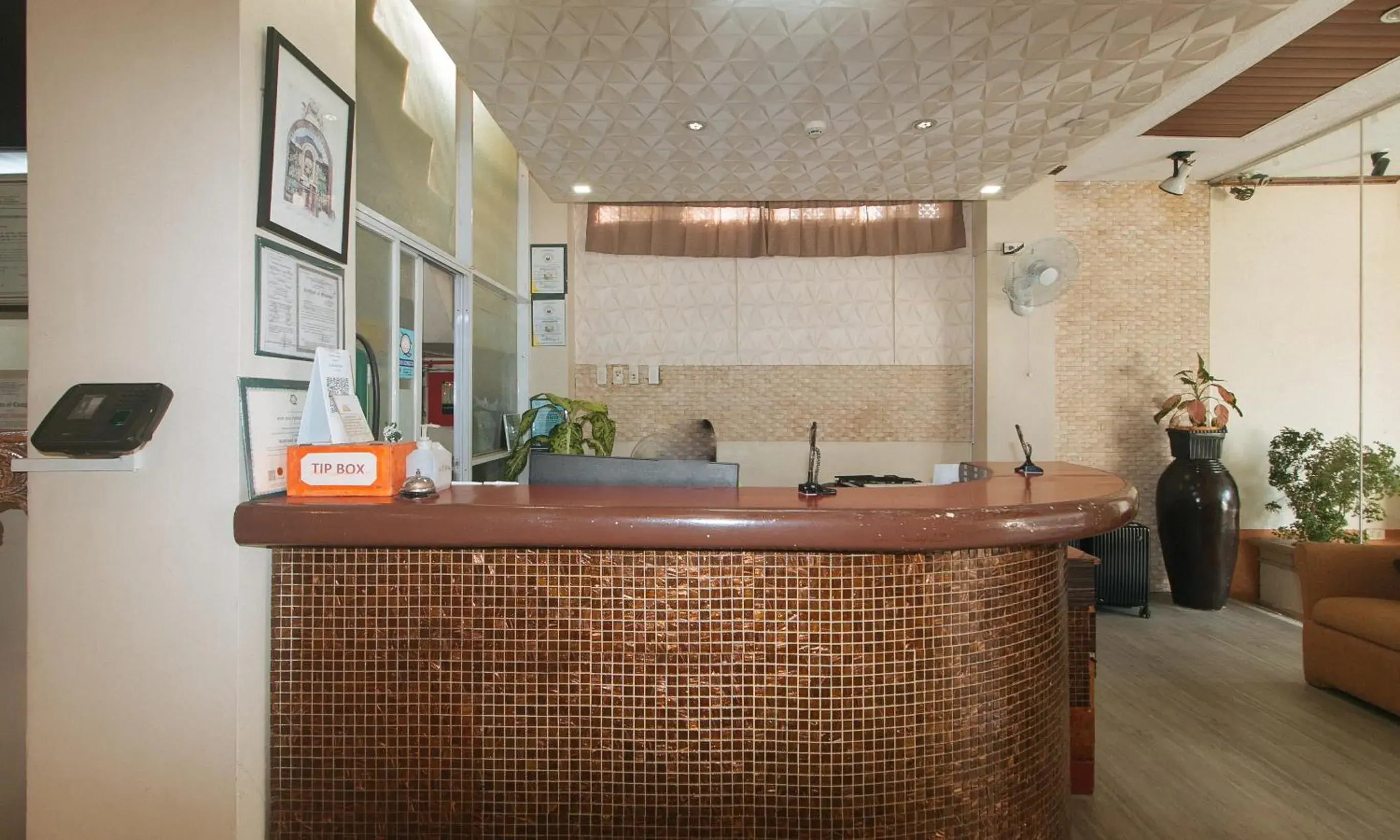 Lobby or reception in RedDoorz Plus New Era Budget Hotel Mabolo former RedDoorz near Landers Superstore Cebu City Lobby or reception in RedDoorz Plus New Era Budget Hotel Mabolo former RedDoorz near Landers Superstore Cebu City