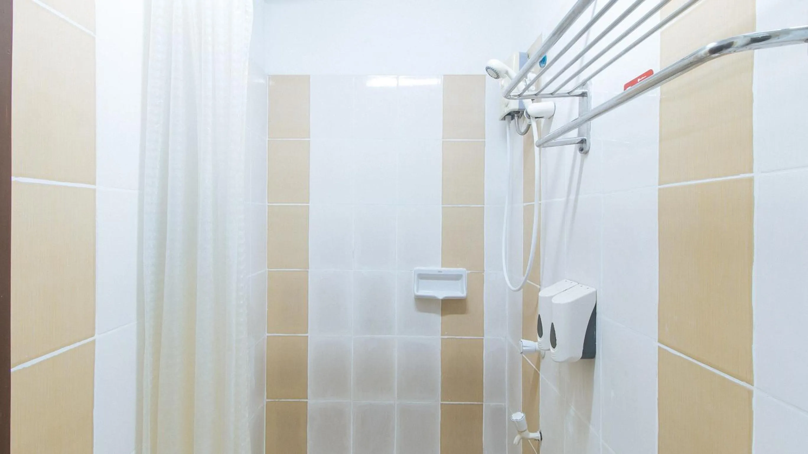 Shower in RedDoorz Plus New Era Budget Hotel Mabolo former RedDoorz near Landers Superstore Cebu City