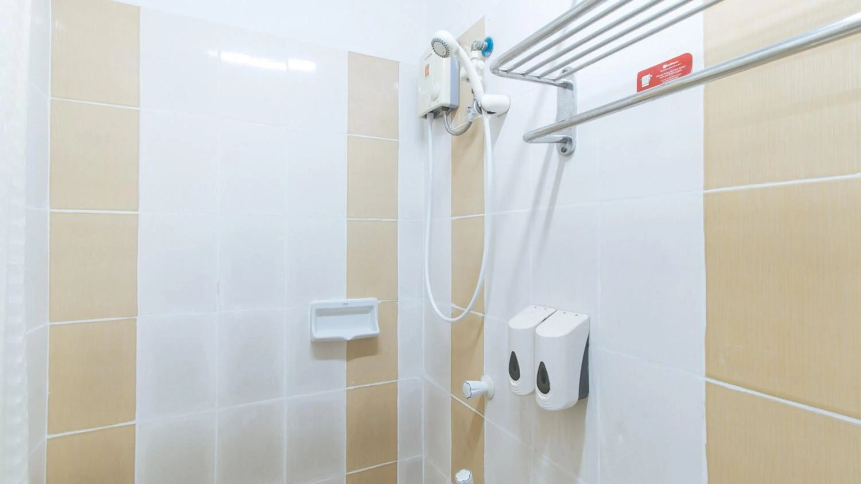 Shower in RedDoorz Plus New Era Budget Hotel Mabolo former RedDoorz near Landers Superstore Cebu City