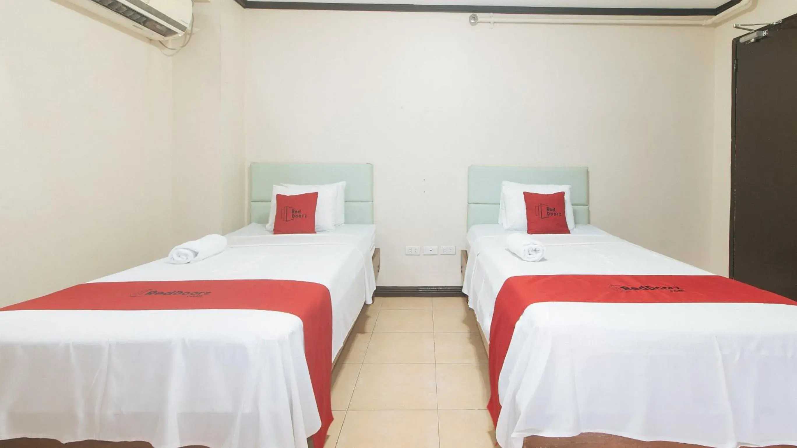 Twin Room in RedDoorz Plus New Era Budget Hotel Mabolo former RedDoorz near Landers Superstore Cebu City Twin Room in RedDoorz Plus New Era Budget Hotel Mabolo former RedDoorz near Landers Superstore Cebu City