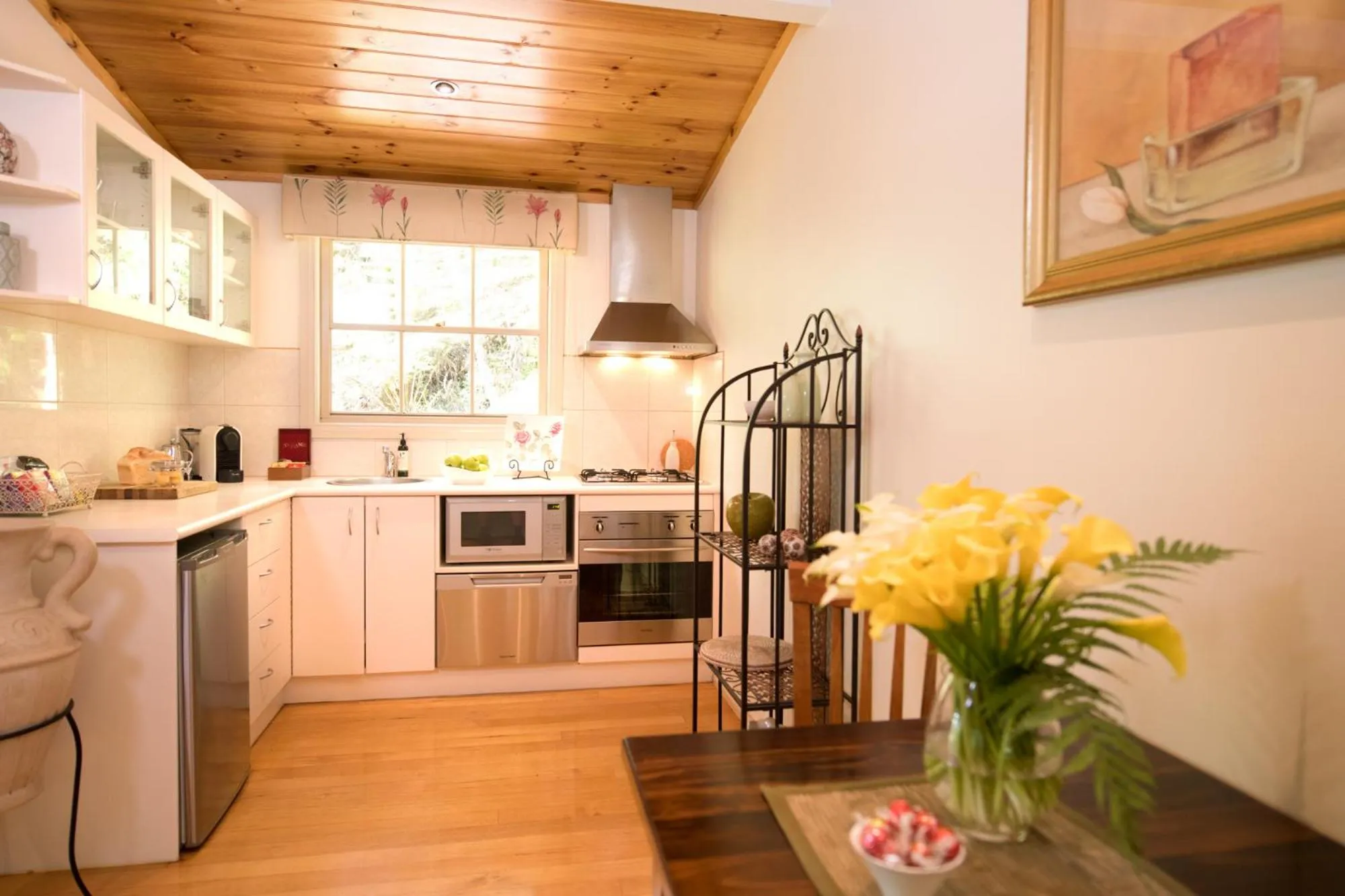 Kitchen or kitchenette in Myers Creek Cascades Luxury Cottages