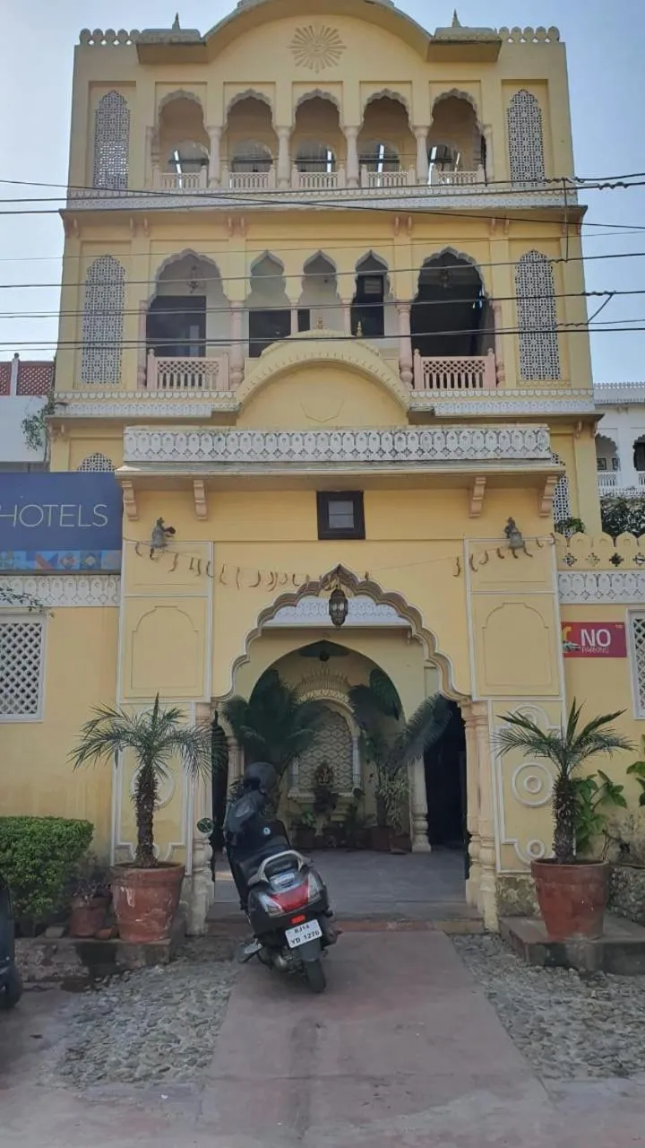 Facade/entrance in Hotel Utsav Niwas