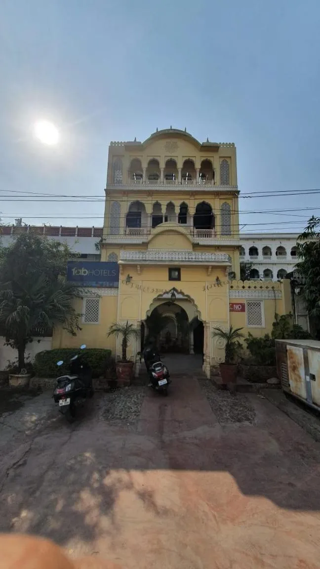 Facade/entrance in Hotel Utsav Niwas