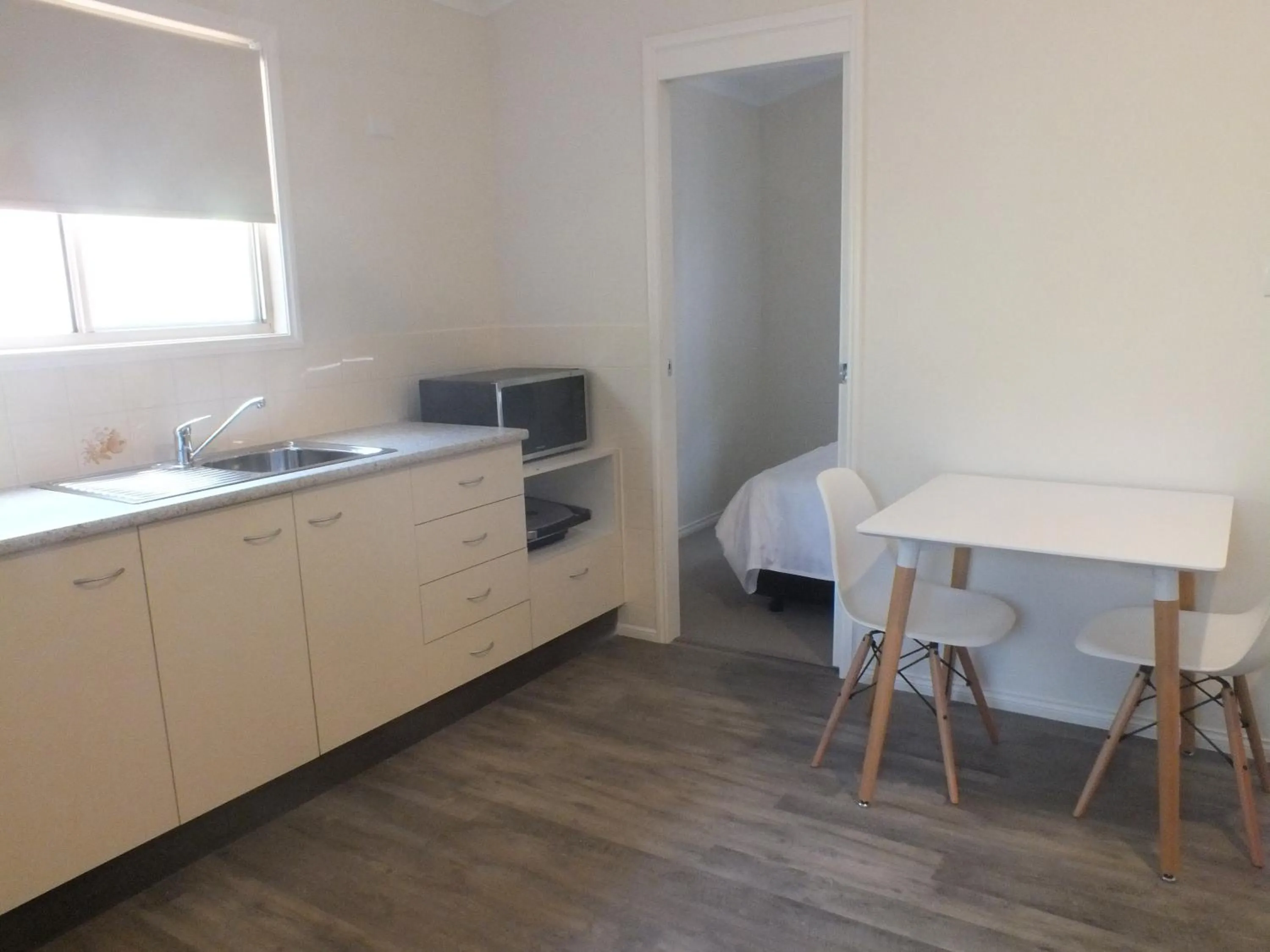 Dining area in Albury Gardens Tourist Park