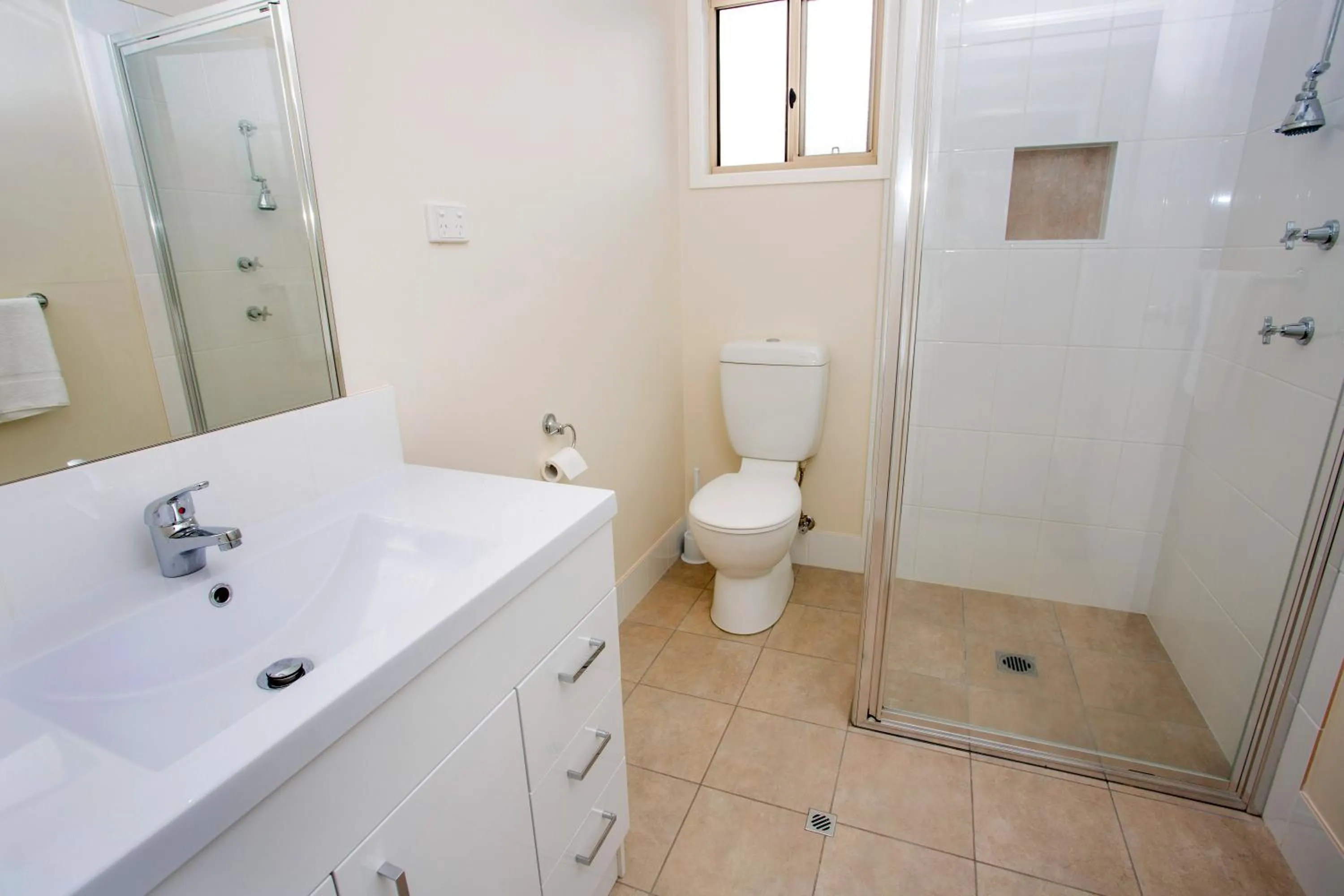 Shower in Albury Gardens Tourist Park