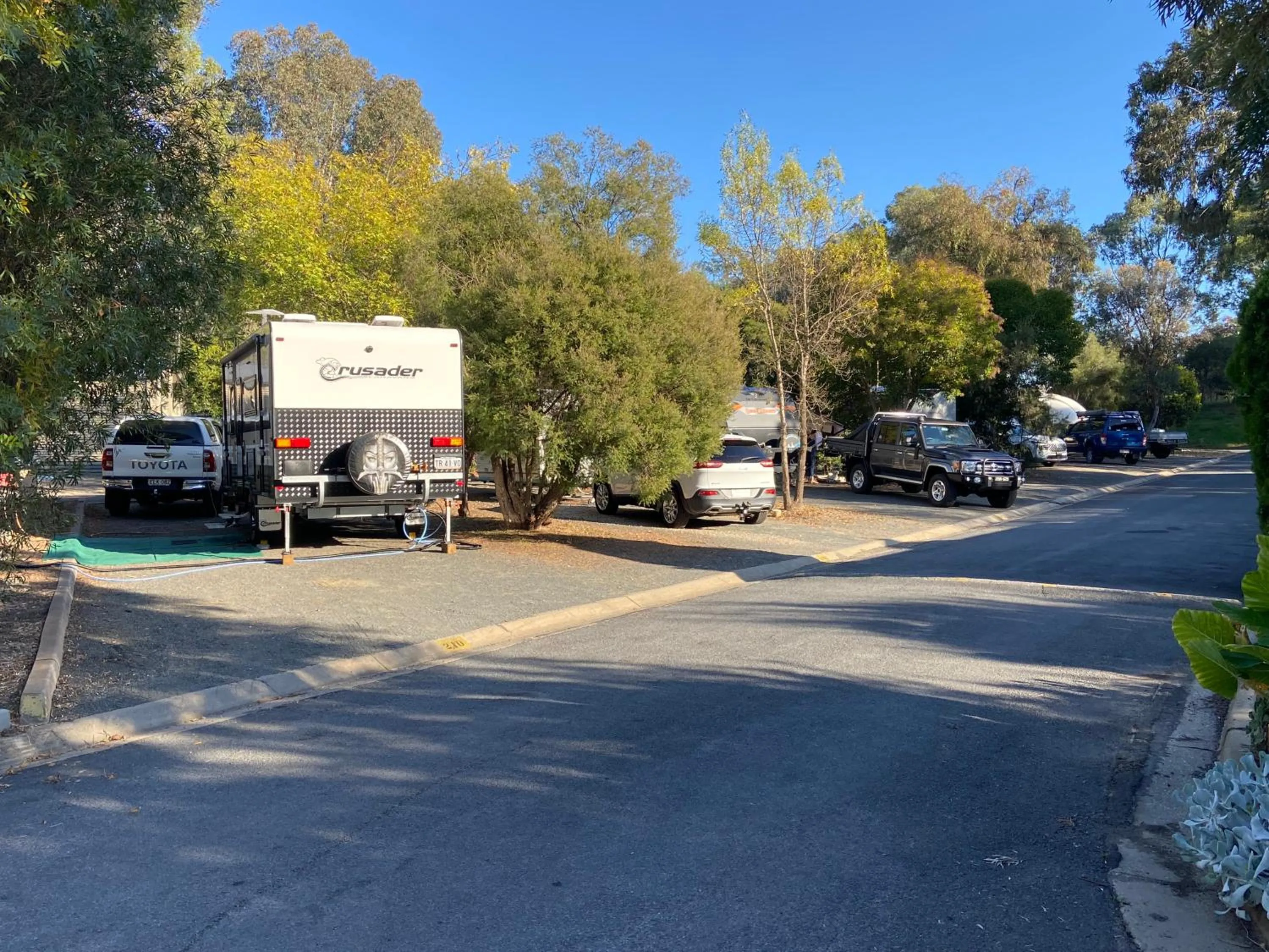 Parking in Albury Gardens Tourist Park