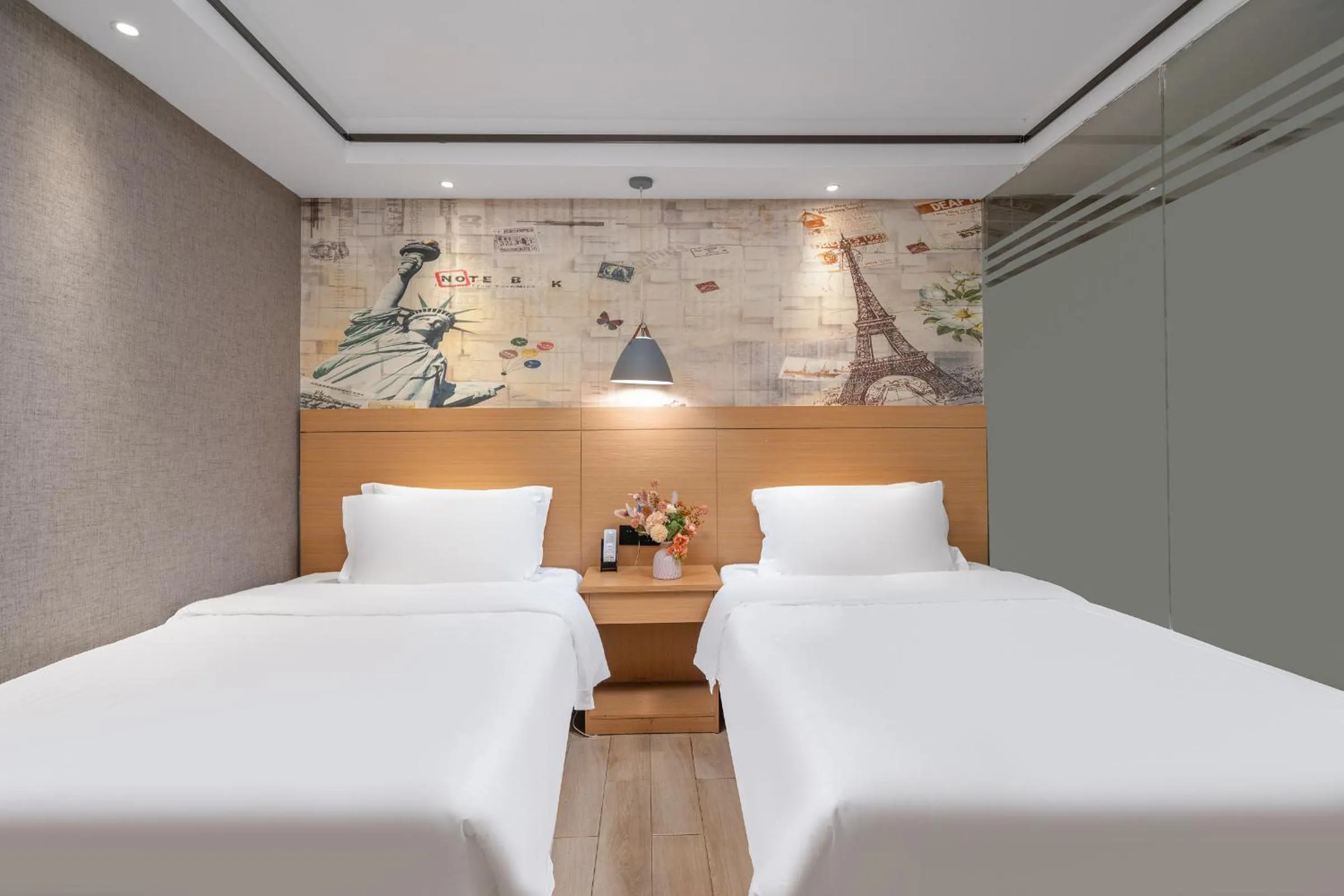 Bed in Yi Nuo Hotel Guangzhou