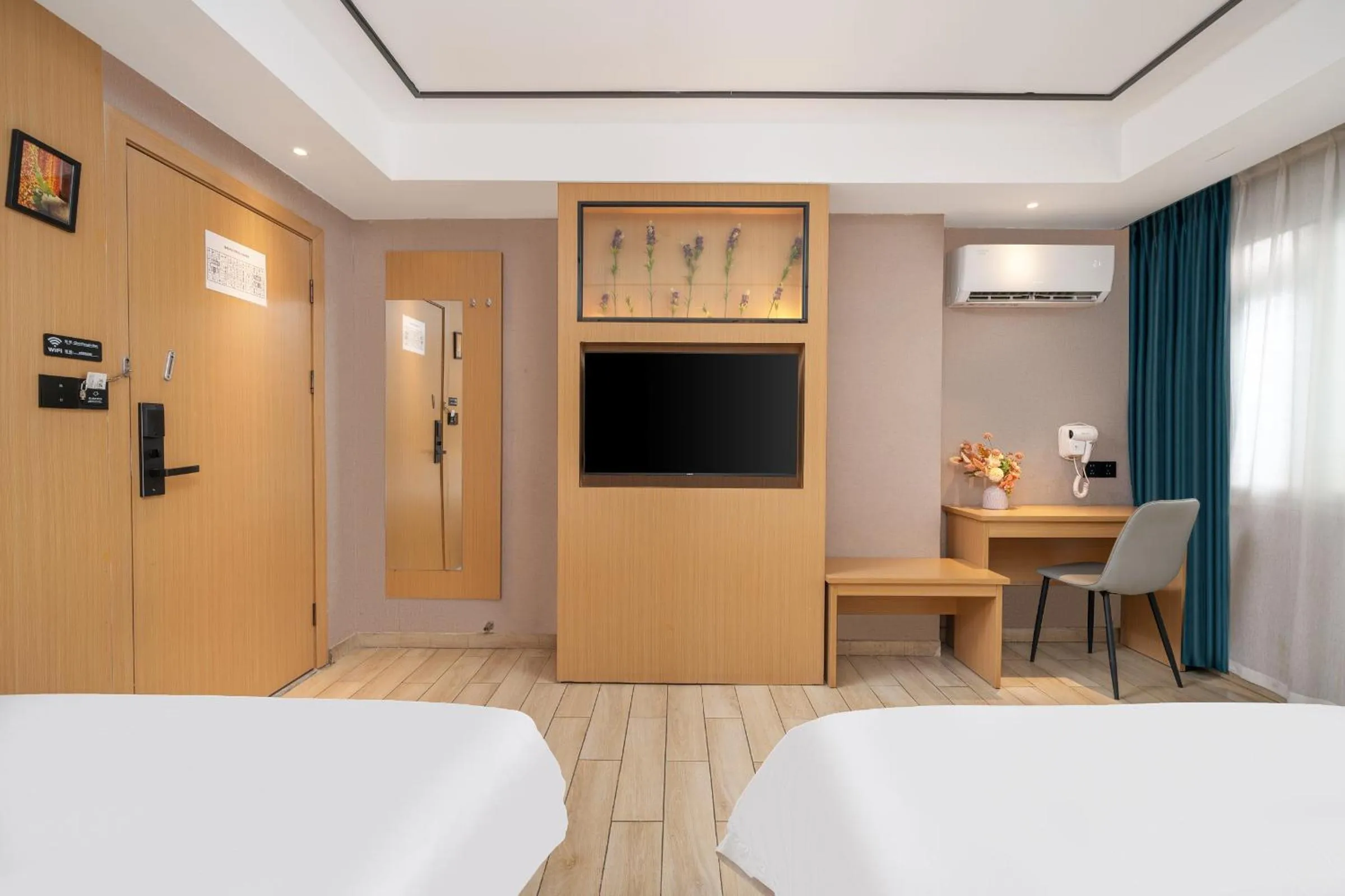 Bed in Yi Nuo Hotel Guangzhou