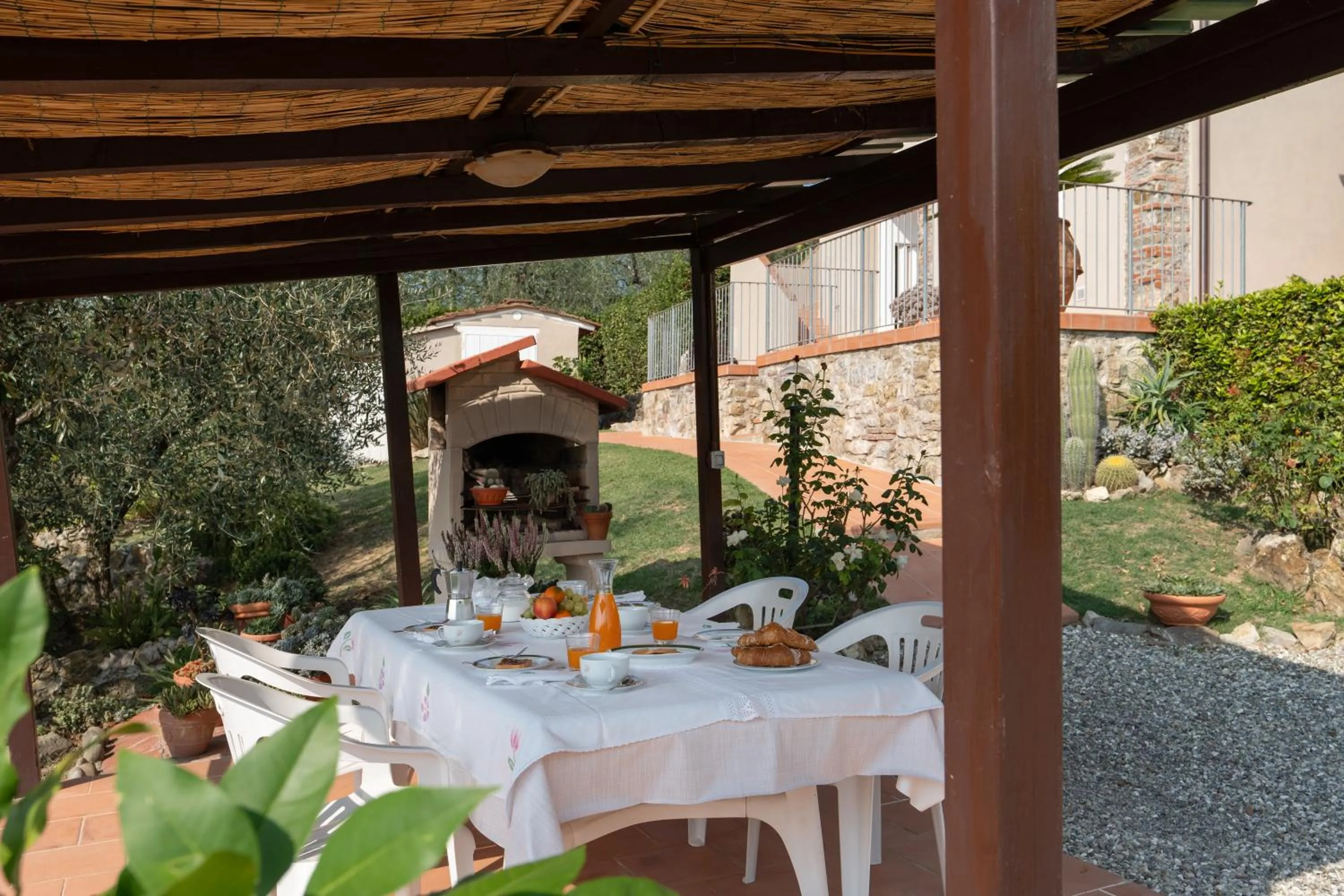 Dining area in Casa Mony
