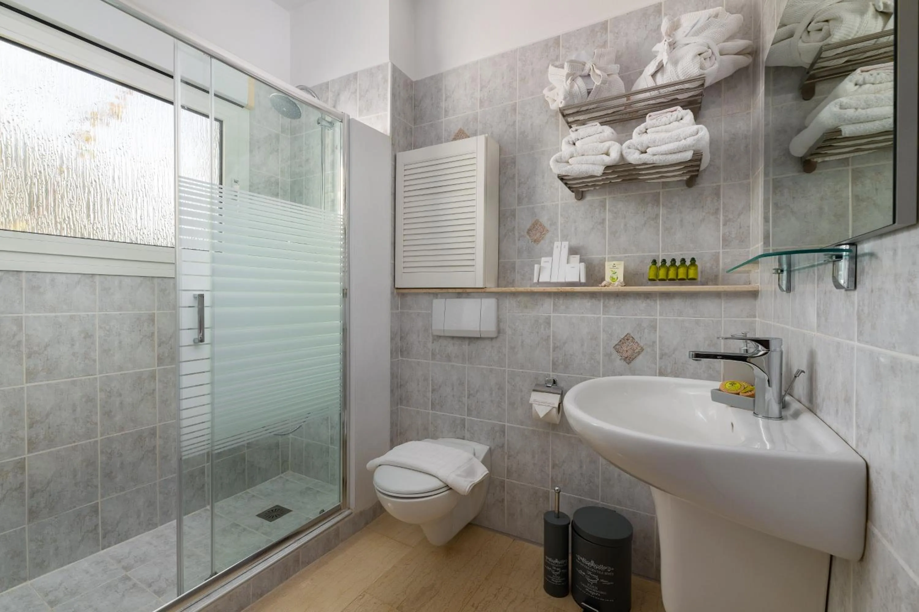 Bathroom in Villa Small Paradise private pool, jacuzzi, BBQ, complete privacy