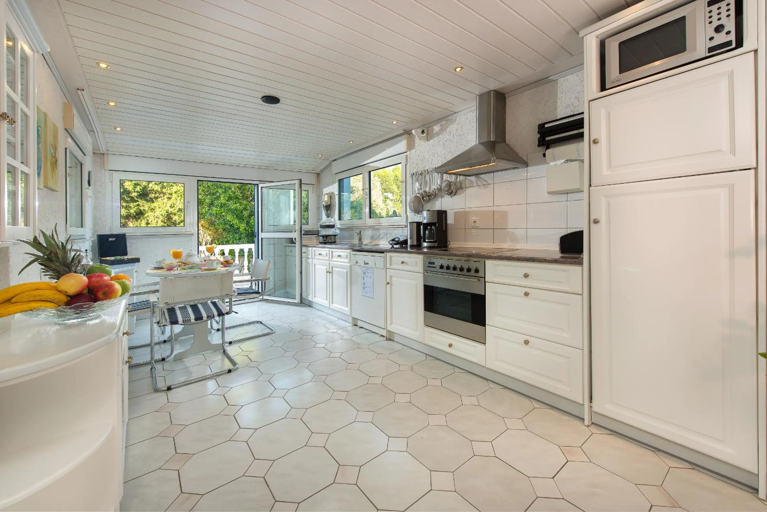 Kitchen or kitchenette in Villa Small Paradise private pool, jacuzzi, BBQ, complete privacy