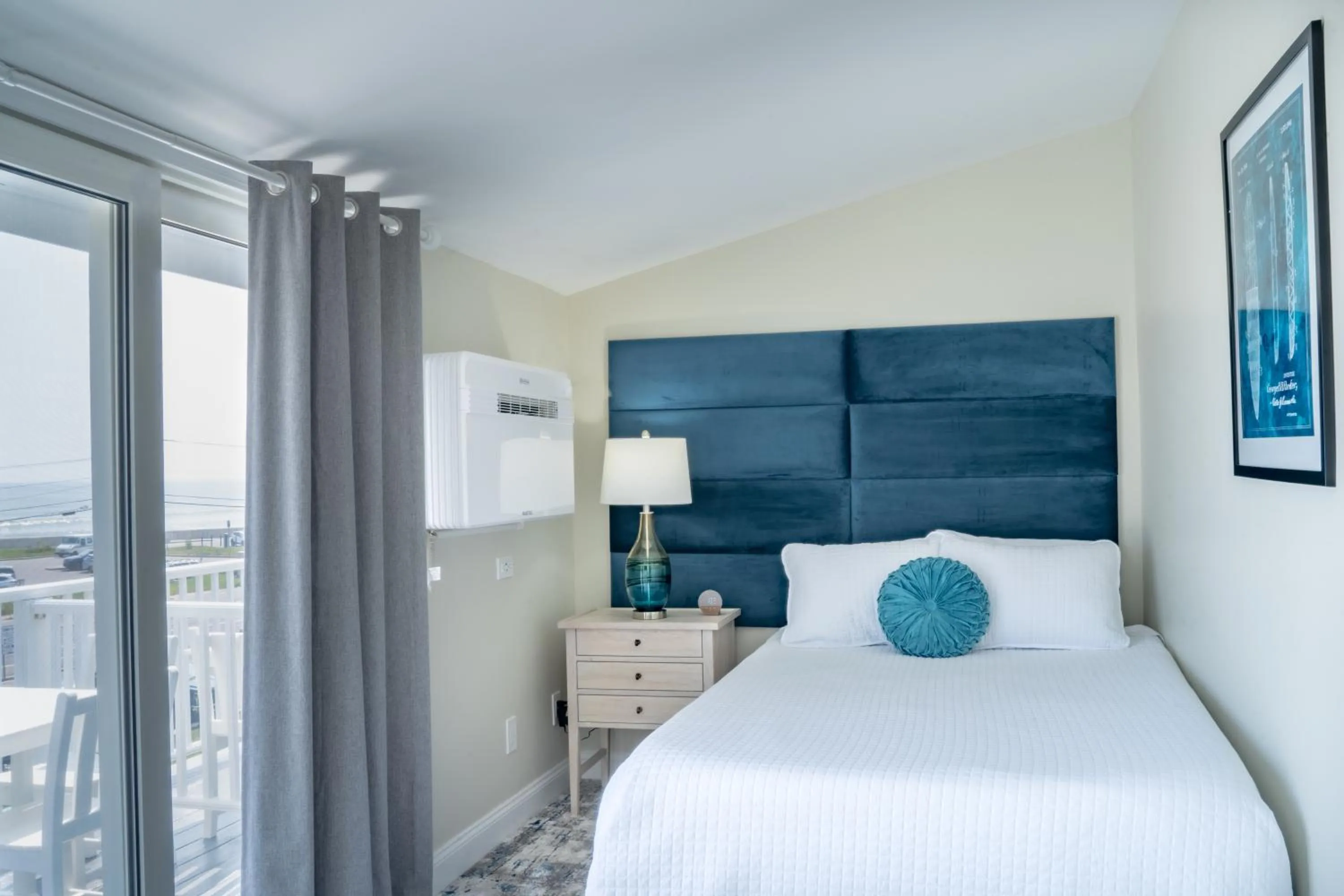 Bed in 935 Ocean, a Beachside Inn