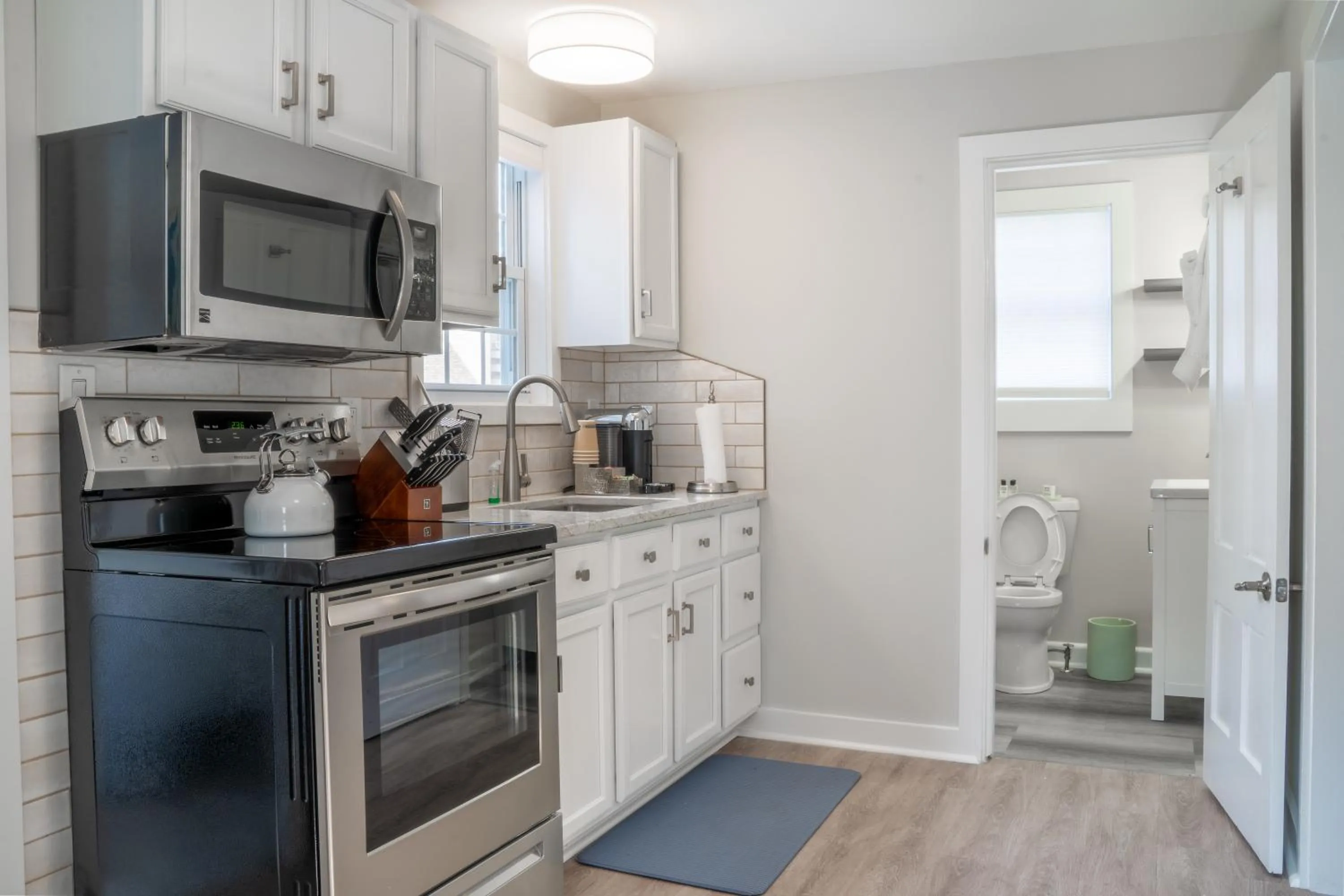 Kitchen or kitchenette in 935 Ocean, a Beachside Inn