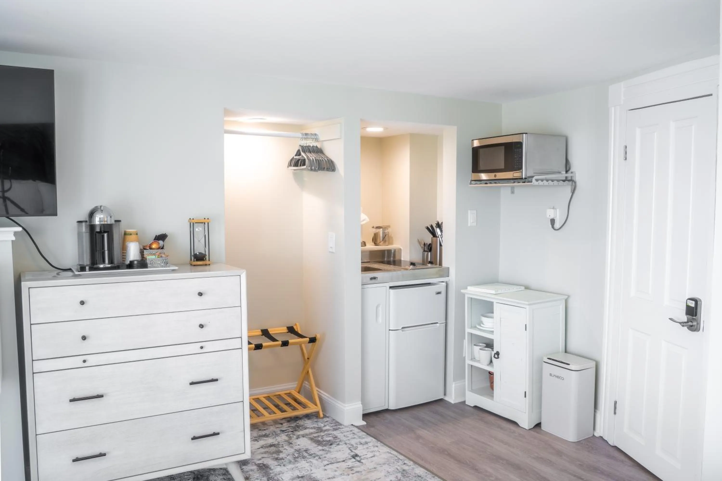 Kitchen or kitchenette in 935 Ocean, a Beachside Inn