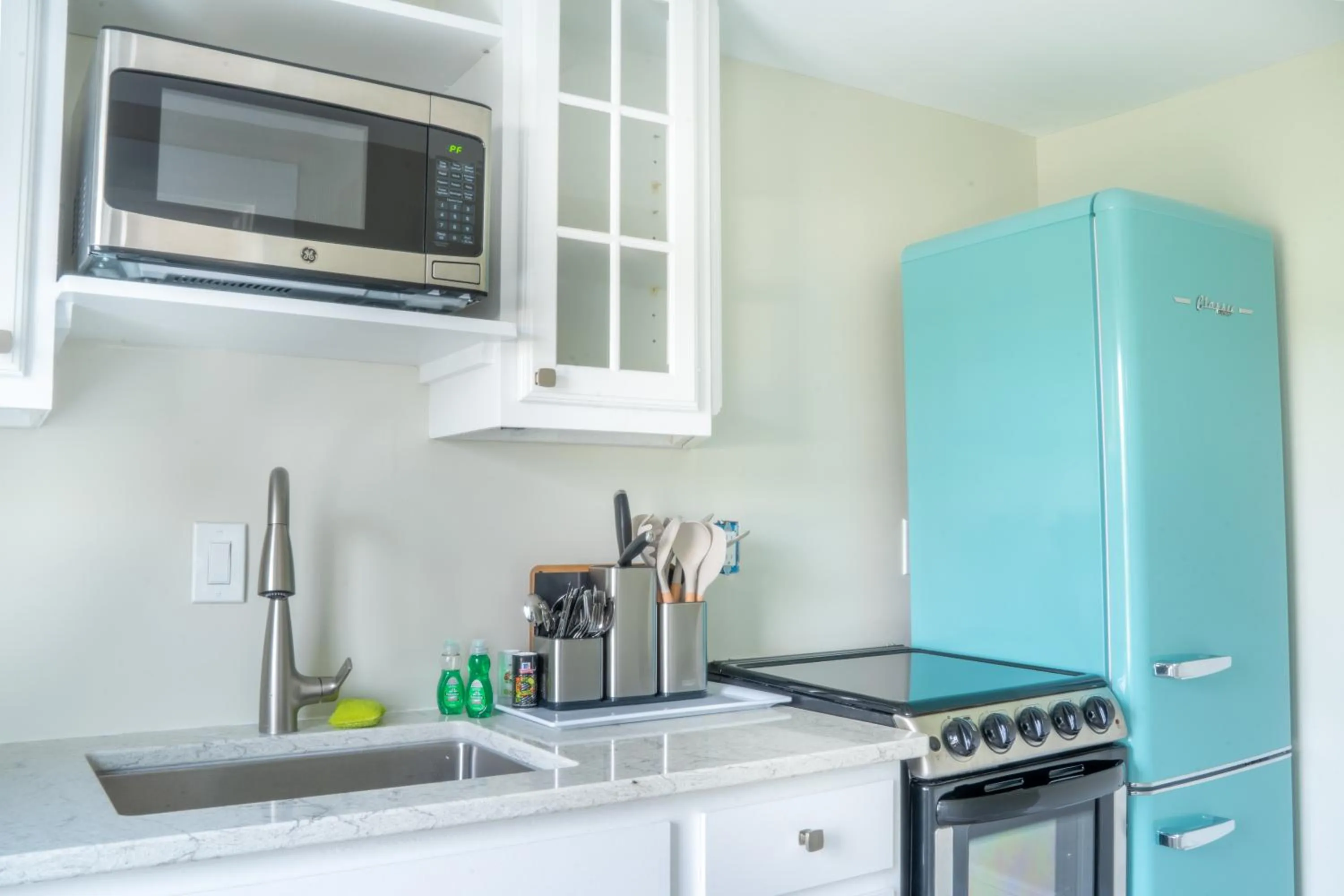 Kitchen or kitchenette in 935 Ocean, a Beachside Inn