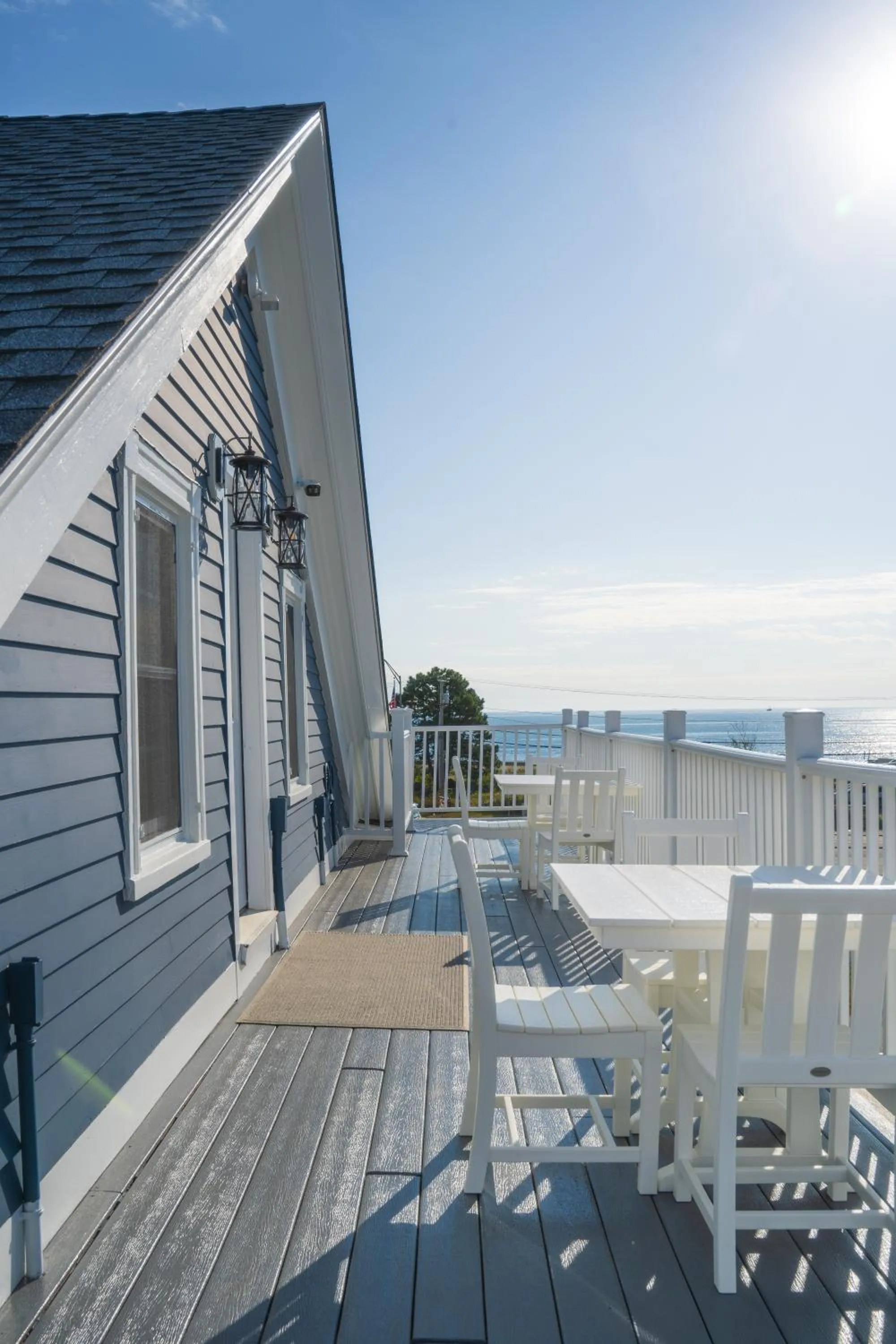 Property building in 935 Ocean, a Beachside Inn