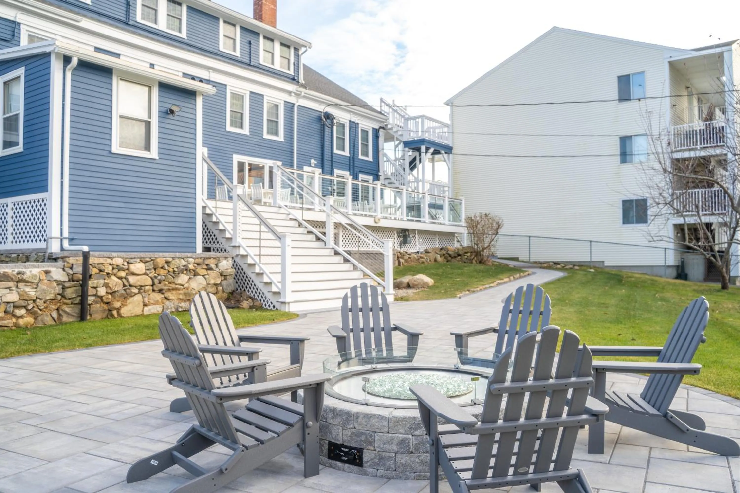 Property building in 935 Ocean, a Beachside Inn